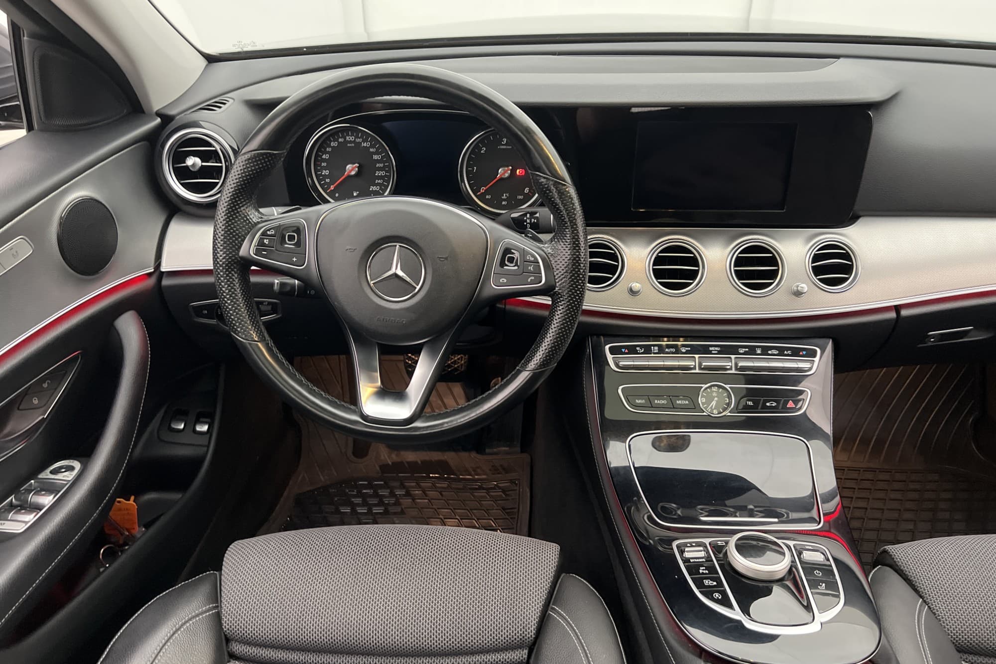 Mercedes-Benz E 220 d Avantgarde Pano Drag Ambient Kamera