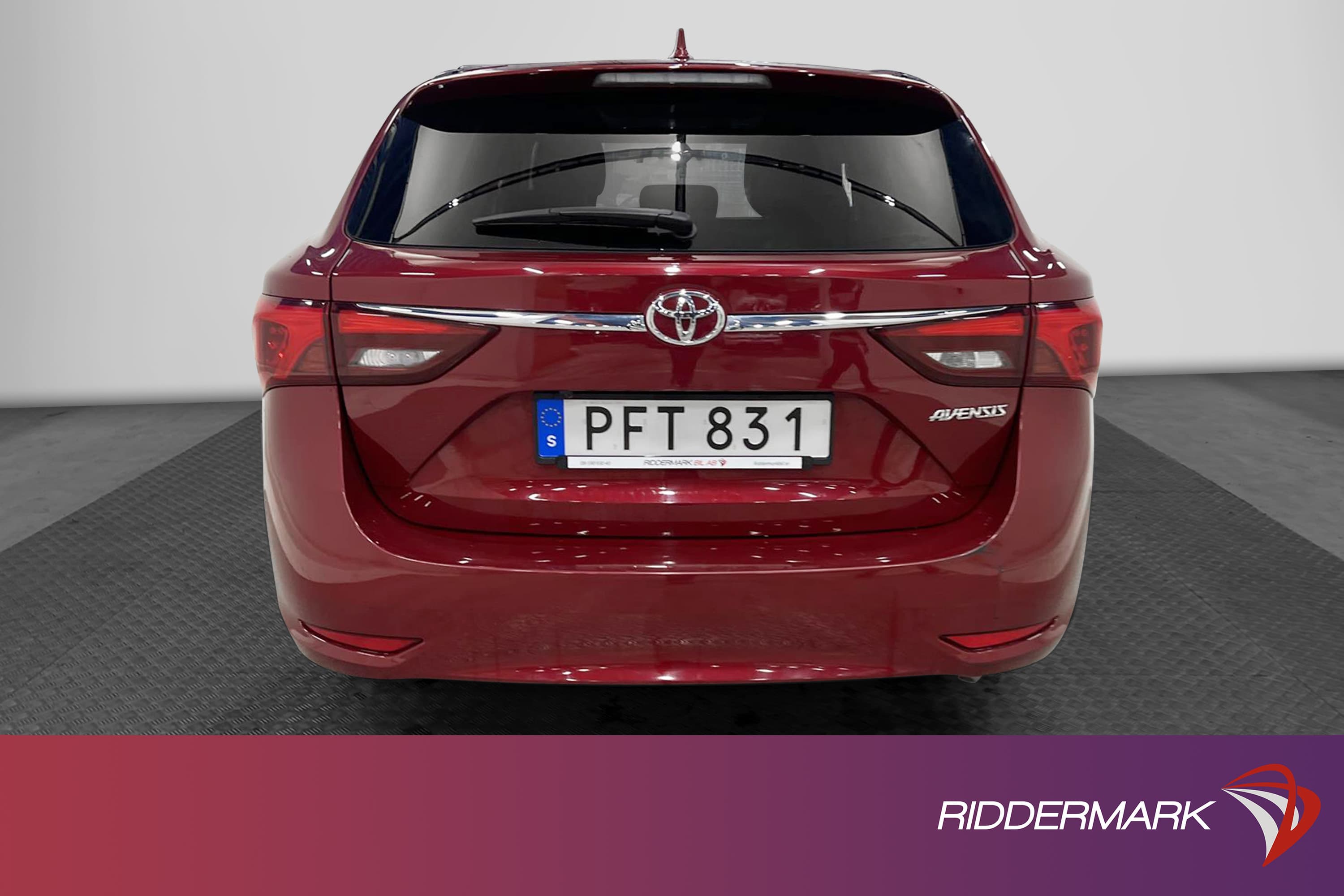 Toyota Avensis 1.8 147hk Skinn Backkamera 1 Brukare  