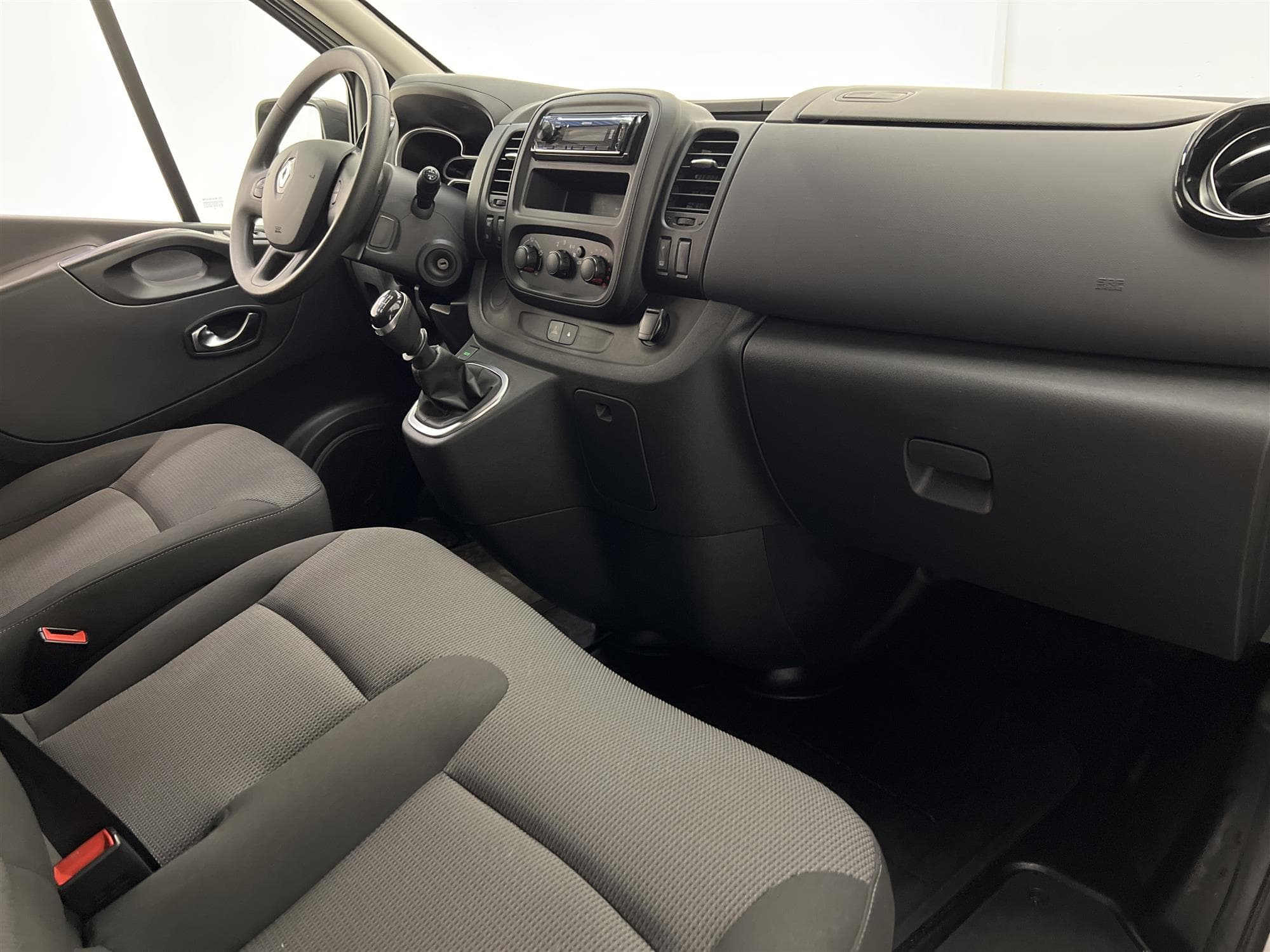 Renault Trafic 2.0dCi Dragkrok Kamera Moms 