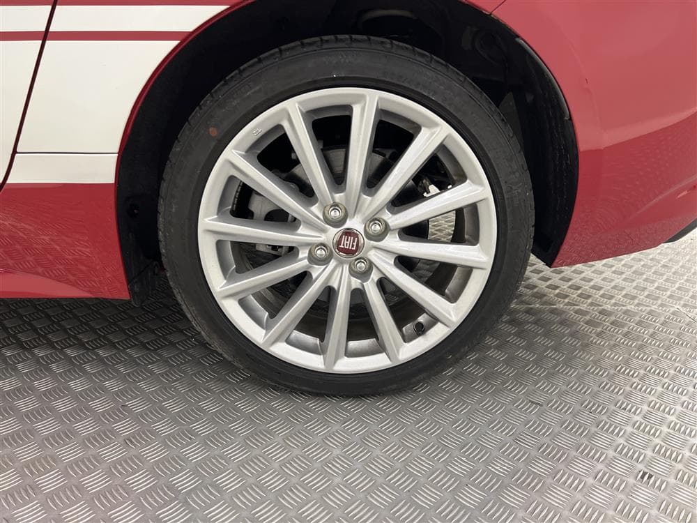 Fiat 124 Spider 1.4 Lounge 140hk GPS BOSE Kamera SV-såldinteriör