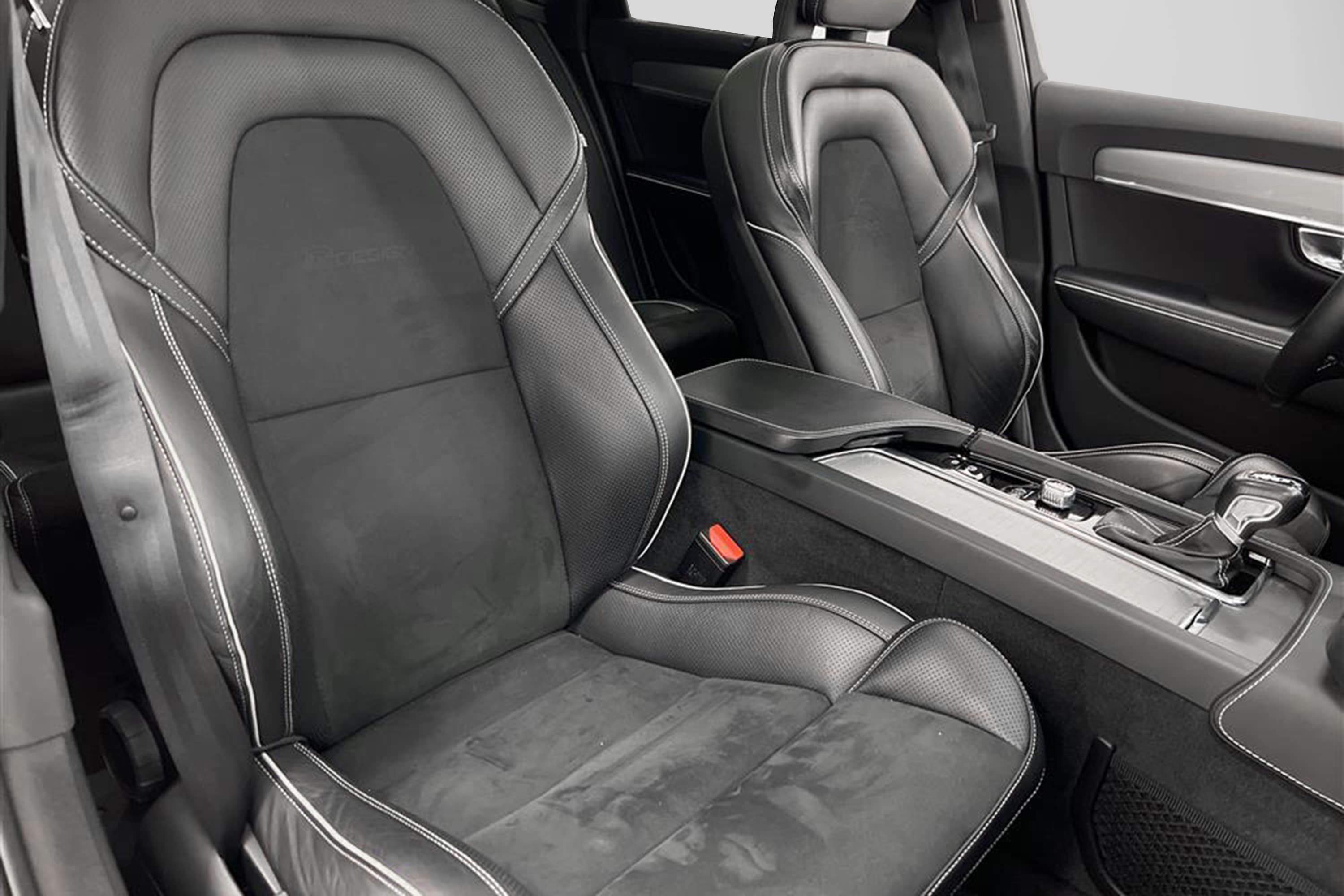 Volvo V90 T6 310hk AWD R-Design Värmare VOC Pano Navi Kamerainteriör