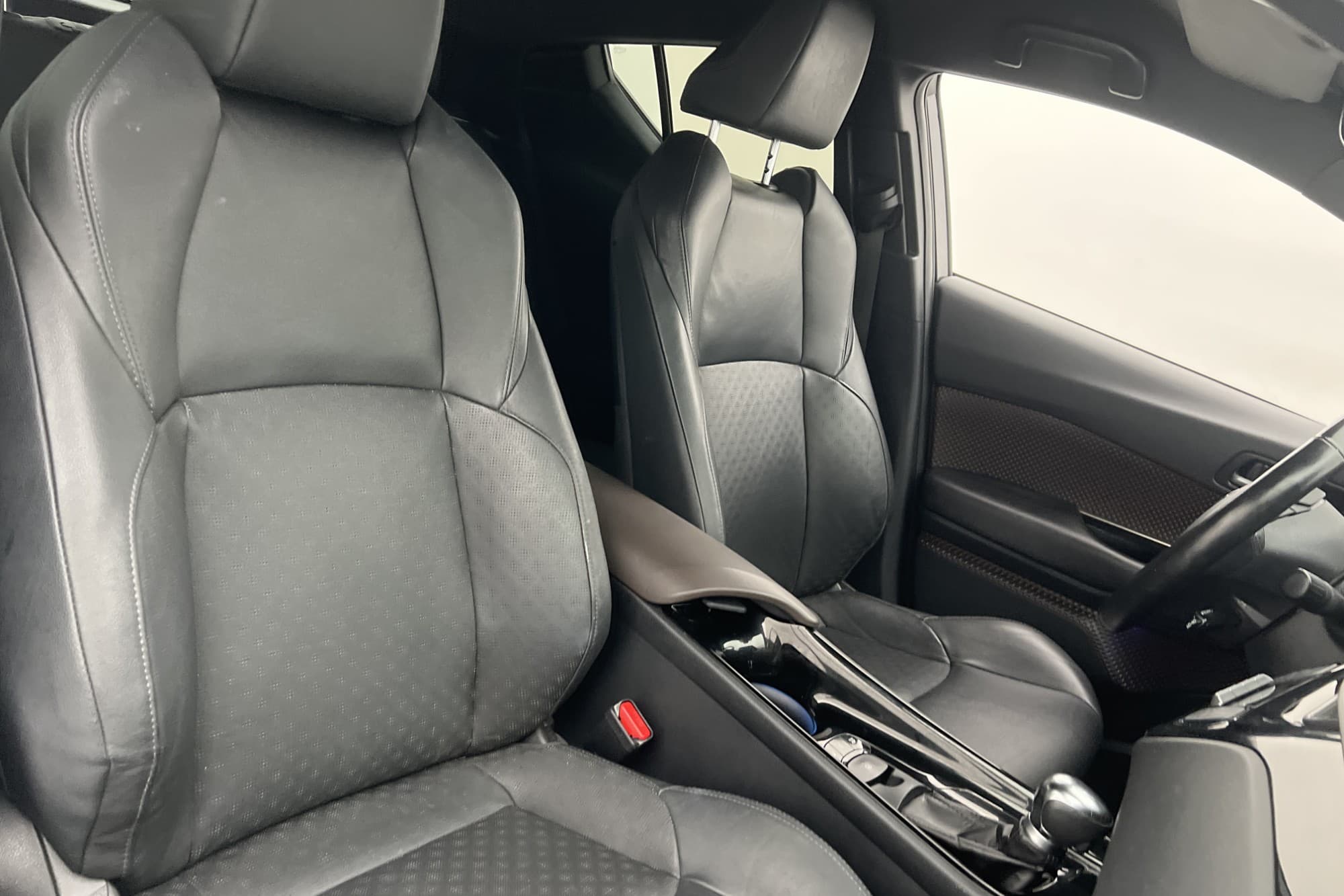 Toyota C-HR Hybrid Executive JBL Kamera Skinn Rattvärm