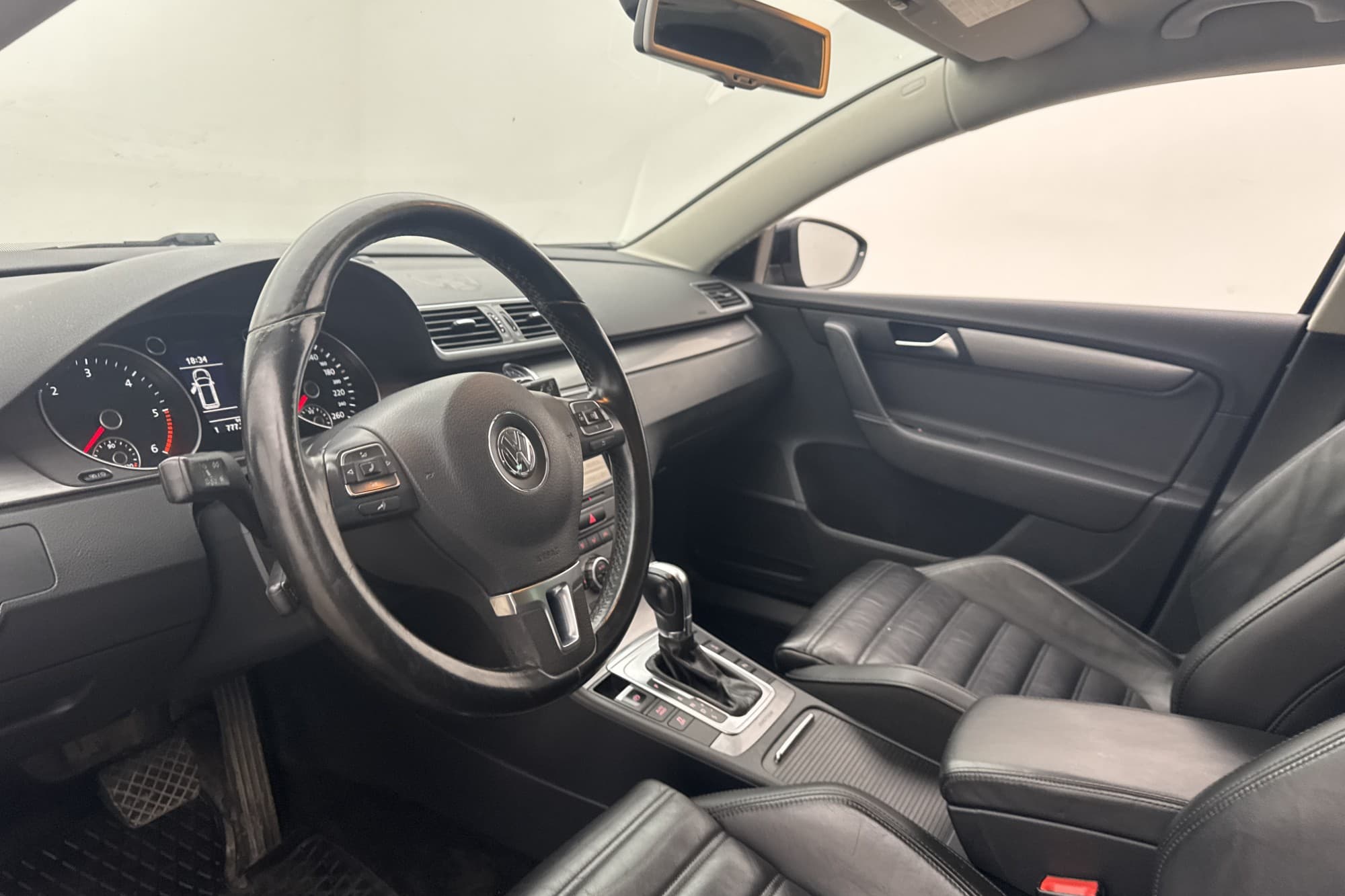 Volkswagen Passat TDI 4M 170hk R-Line Värmare Drag Skinn