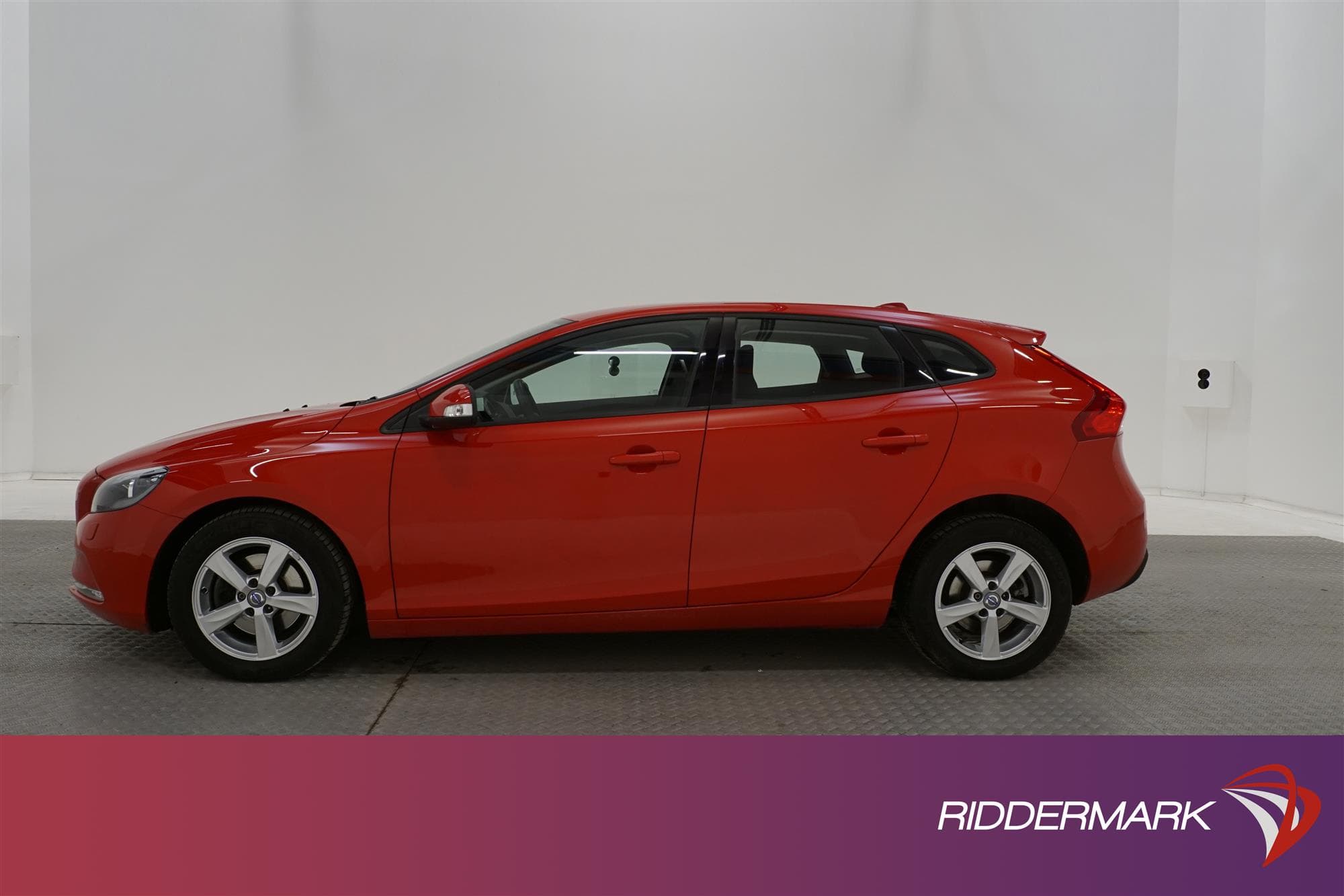 Volvo V40 T2 122hk Kinetic P-Sensorer Låg Skatt Få Brukare