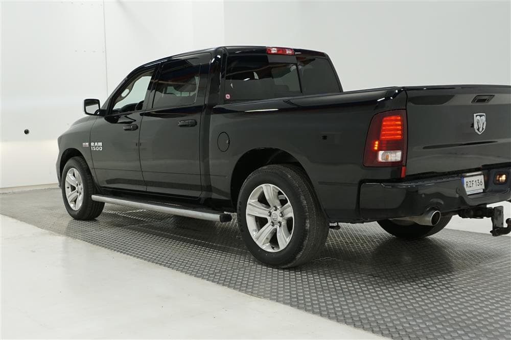 Dodge Ram Sport 5.7 4WD 401hk Taklucka Navi Dragkrok exteriör