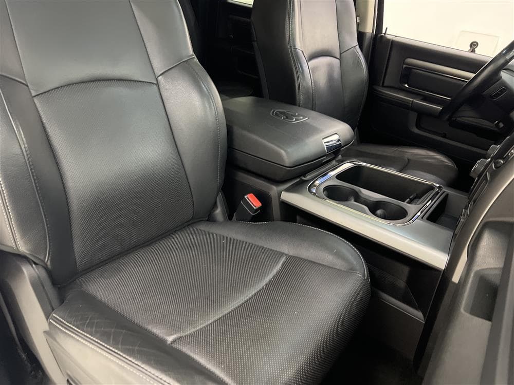 Dodge Ram Sport Black Edt 5.7 4WD 401hk Taklucka Kåpa interiör