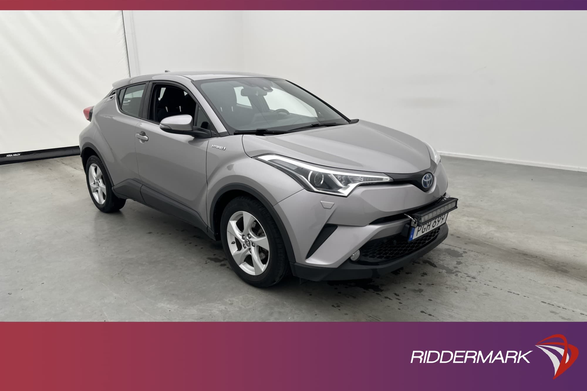 Toyota C-HR Hybrid 122hk