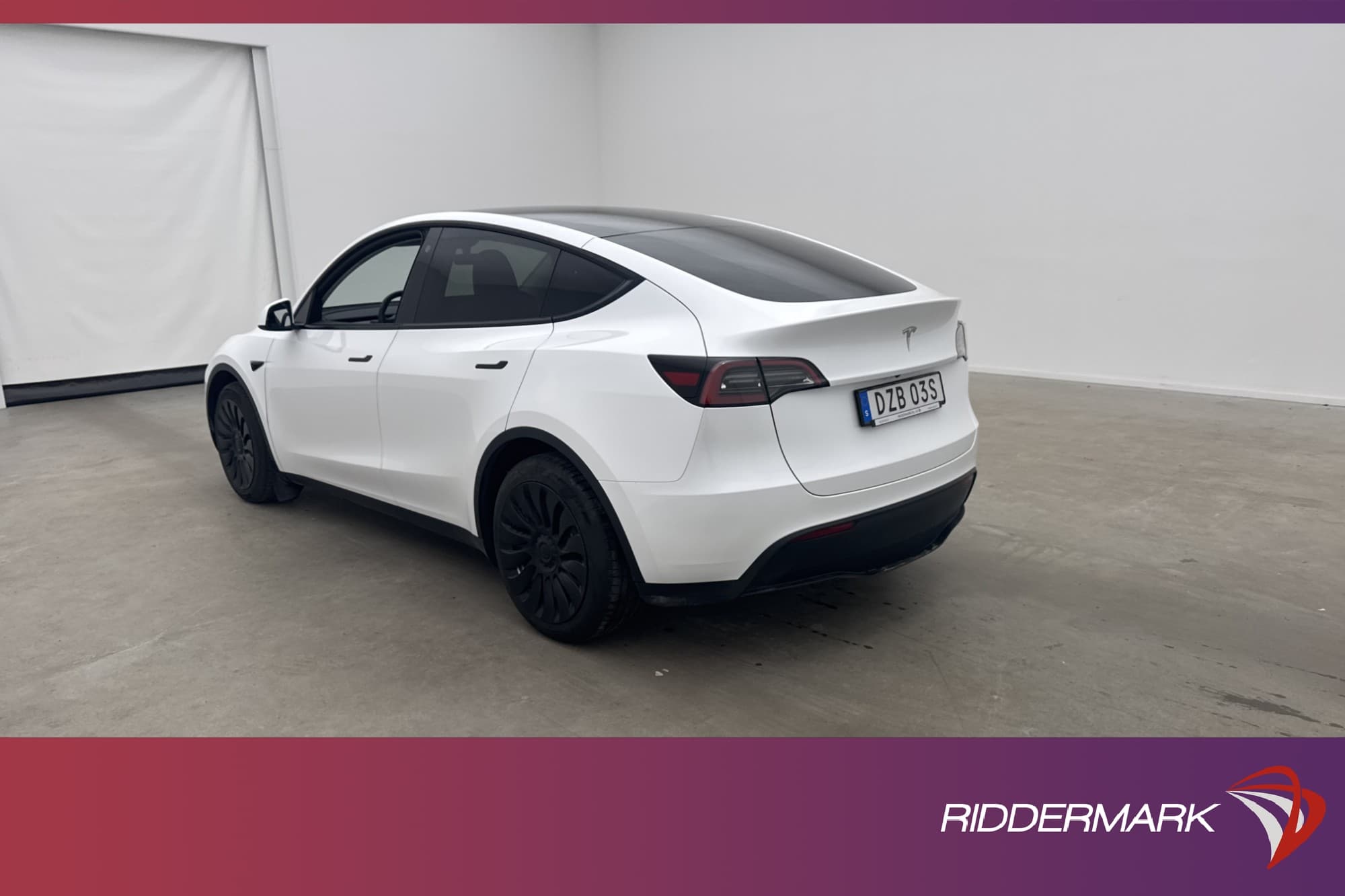 Tesla Model Y Standard Range RWD