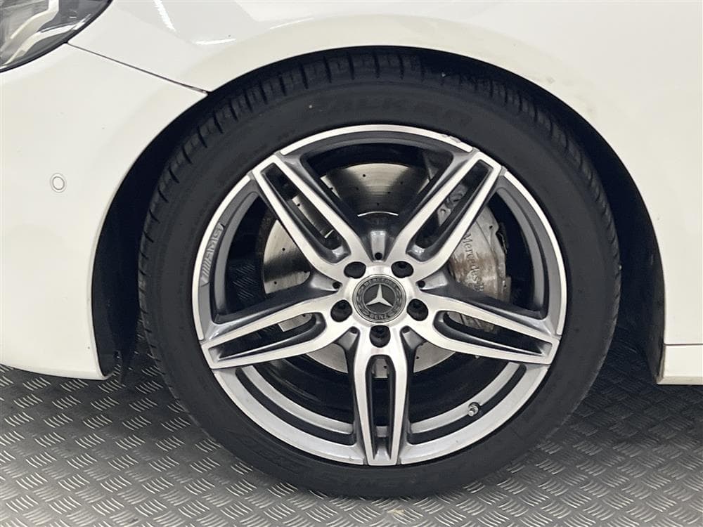 Mercedes-Benz E 220d 194hk AMG Pano Burmester B-Kam GPS Draginteriör
