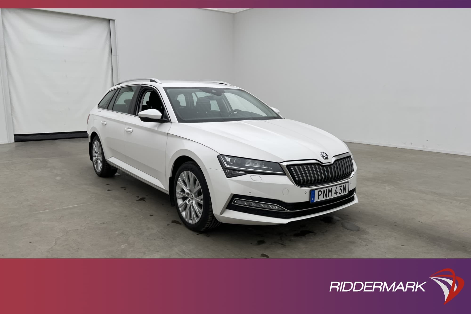 Skoda Superb 1.4 Plug-In 218hk Cockpit Kamera Navi Drag
