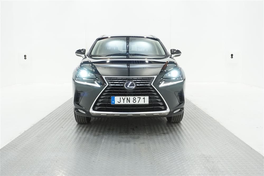 Lexus NX 300h 197hk AWD Executive Skinn B-Kam Navi 0,59l/milexteriör