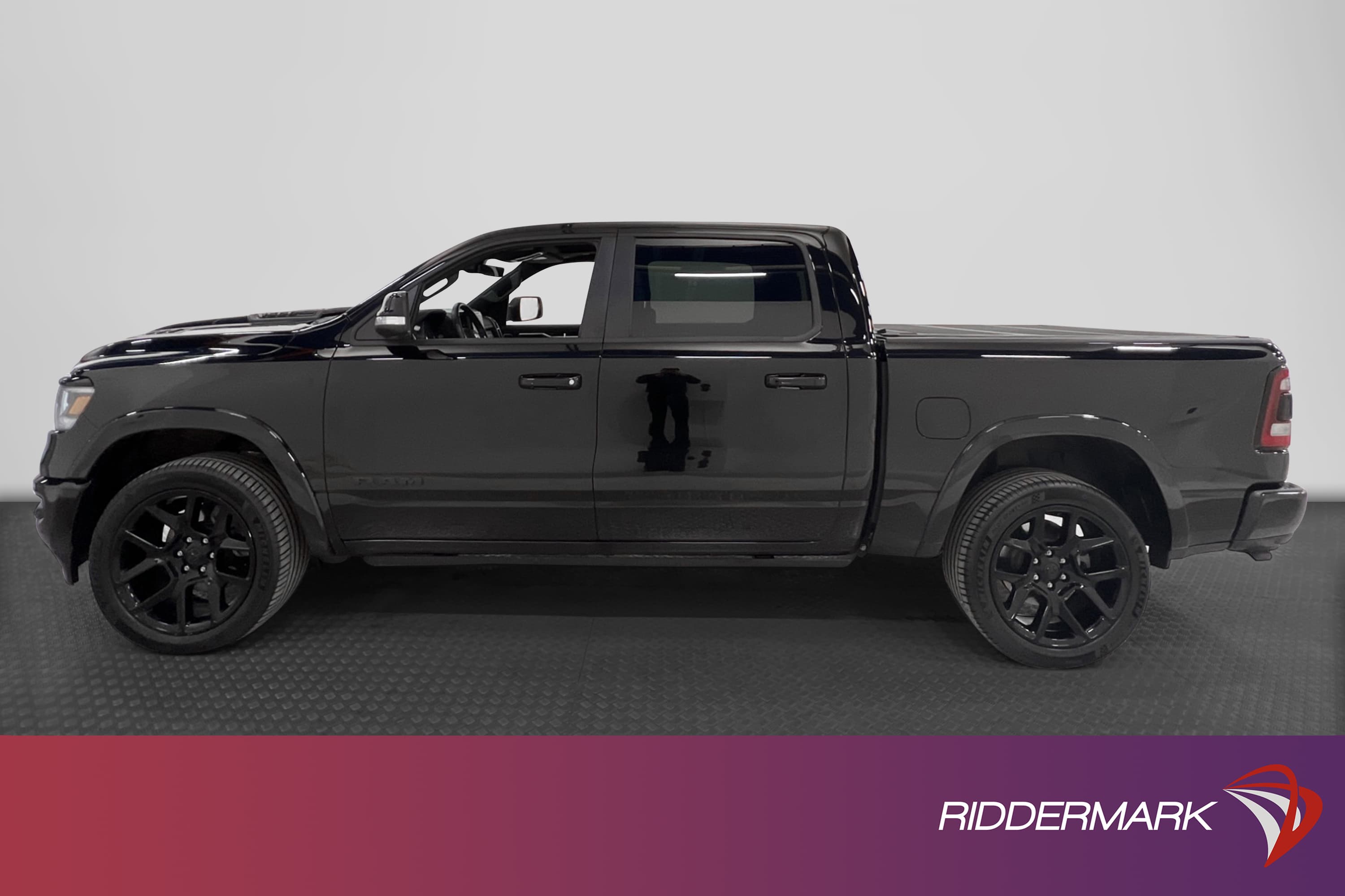 Dodge RAM Laramie Night