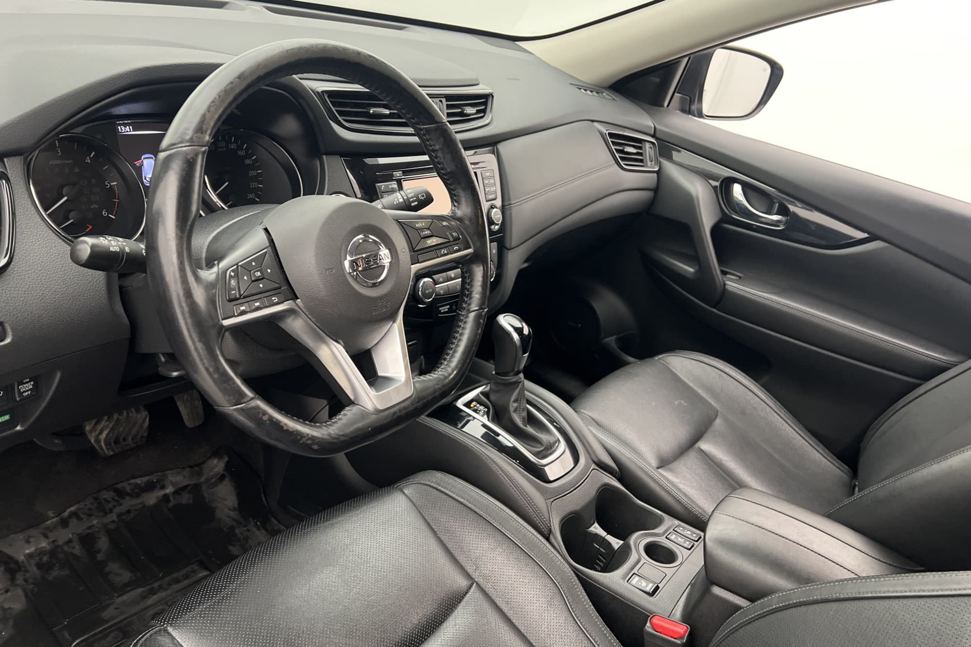 Nissan X-Trail dCi 130hk Tekna BOSE 360° kamera Navi Skinn