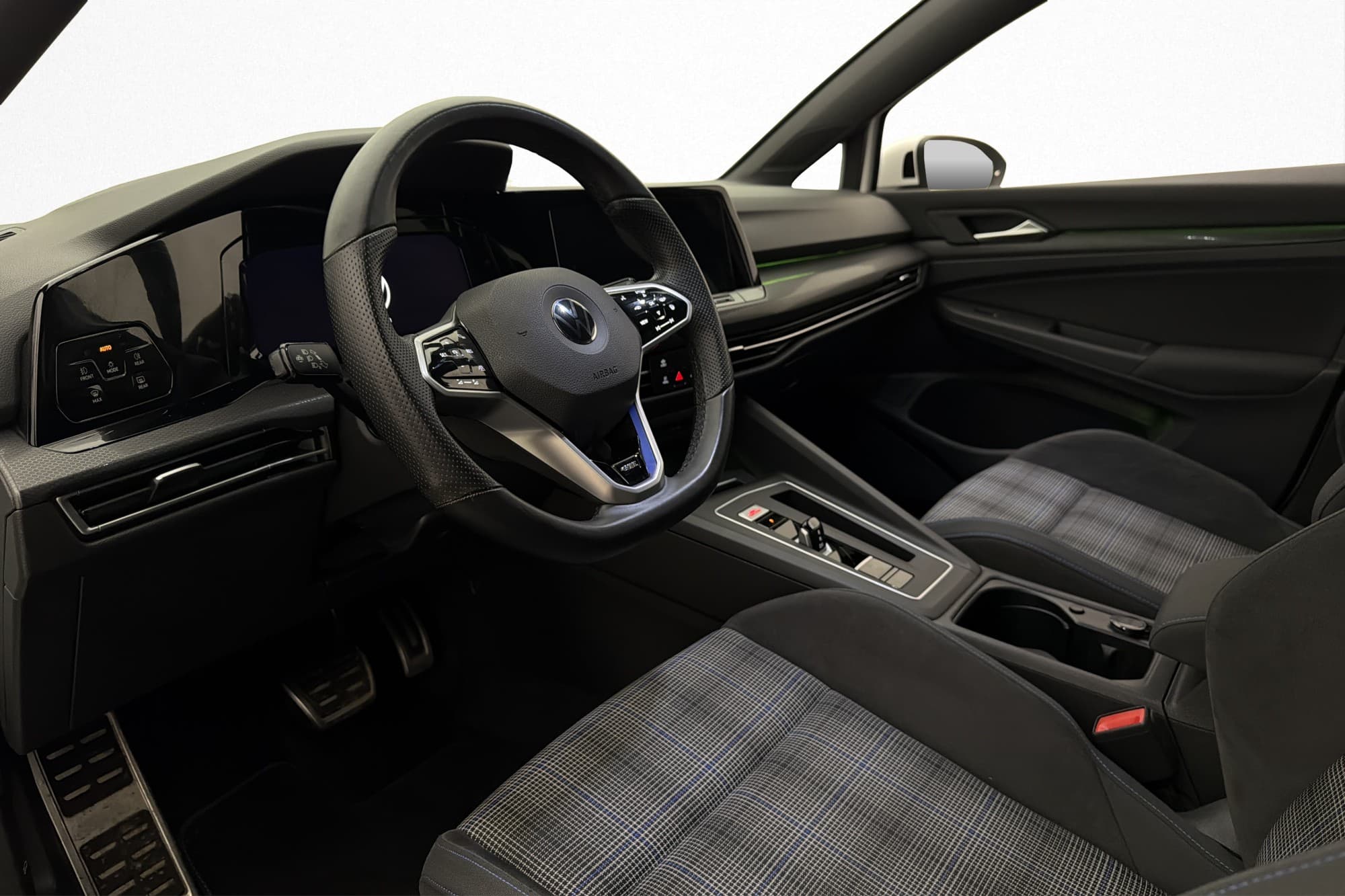 Volkswagen Golf GTE Cockpit Rattvärme Navi Sensorer CarPlay