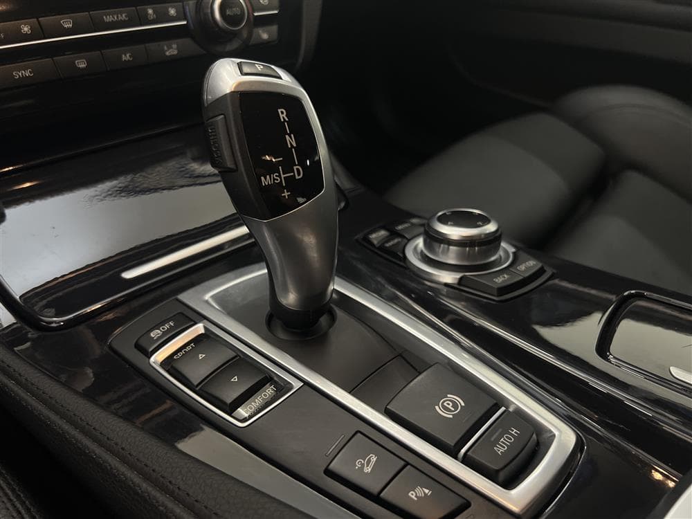 BMW 520d xDrive 190hk Skinn Rattvärme HiFi PDC Euro 6interiör