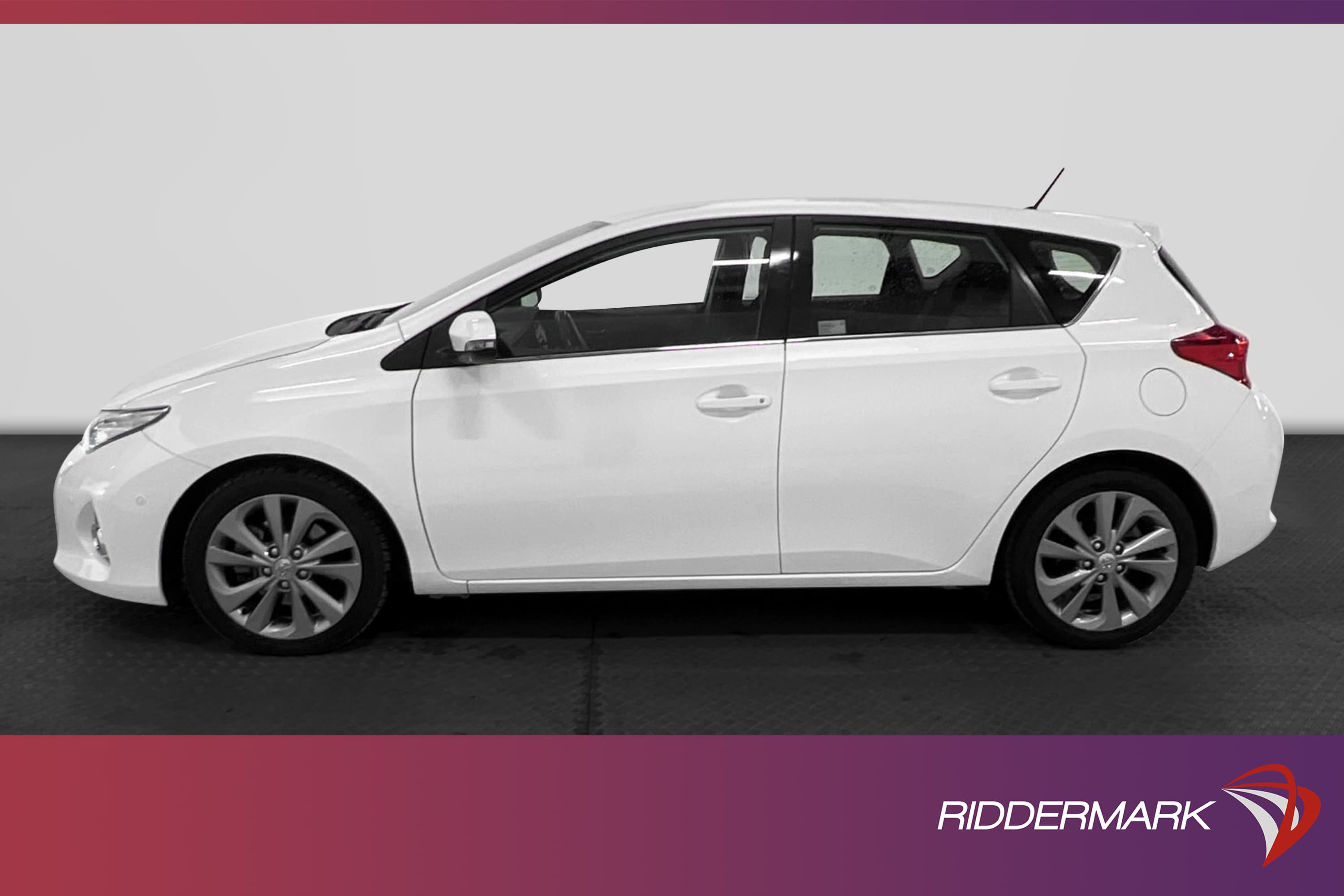 Toyota Auris Hybrid e-CVT 136hk 