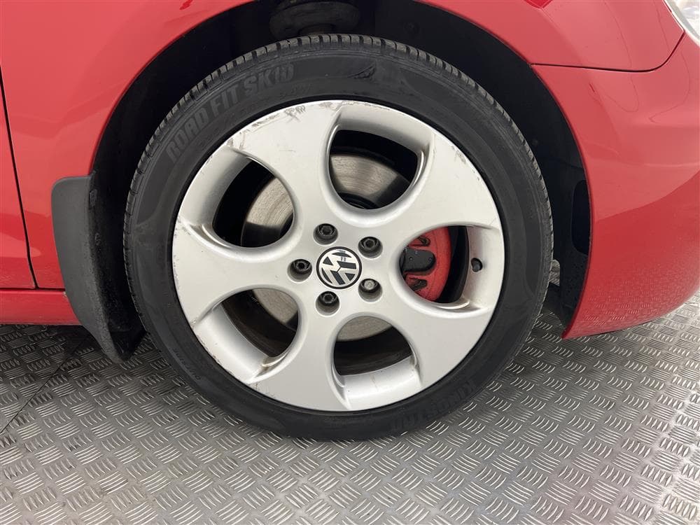Volkswagen Golf GTI 211hk Välservad Nybesiktigad 0,74l/milinteriör