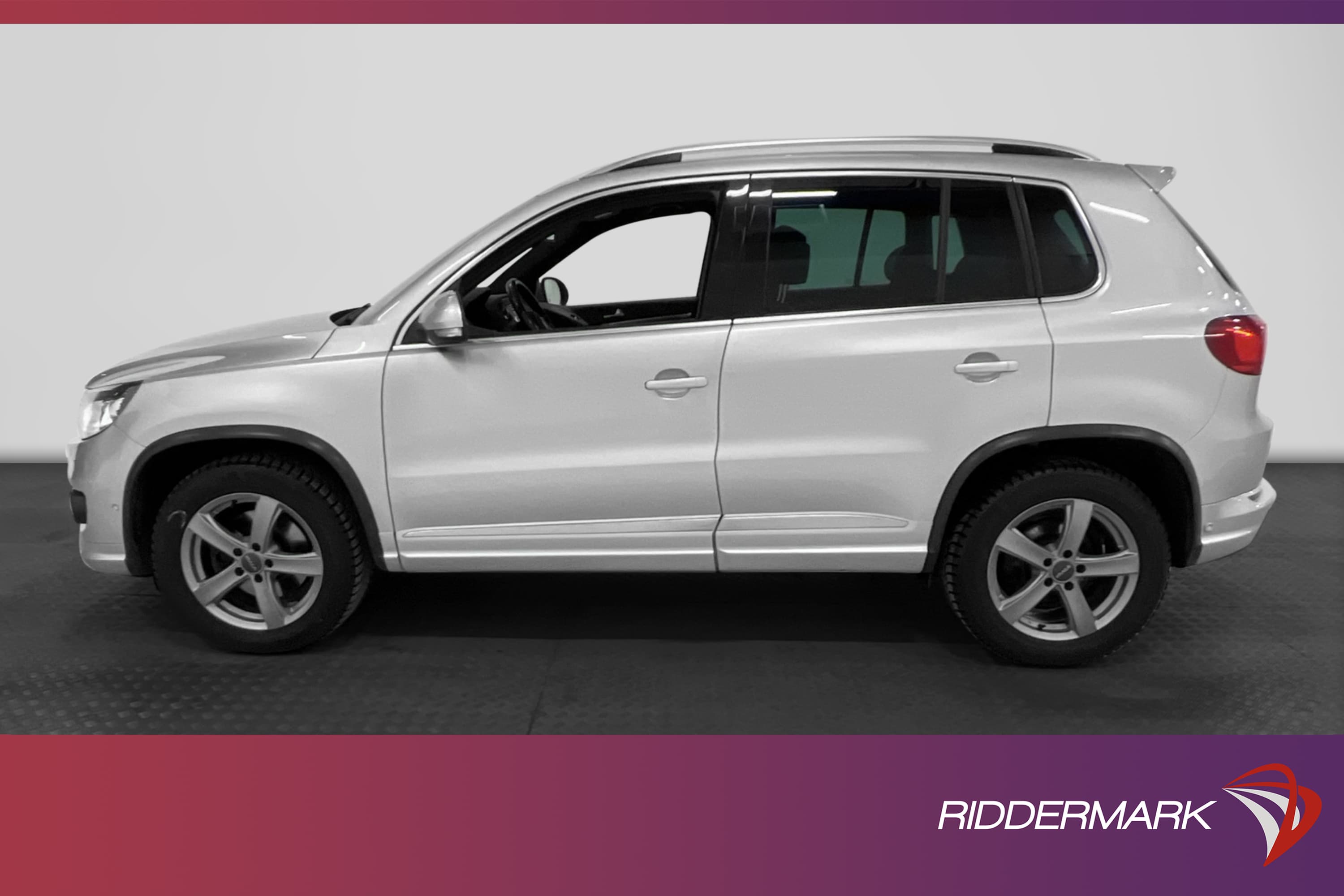 Volkswagen Tiguan 2.0 184hk 4M R-line D-värm B-kamera Pano