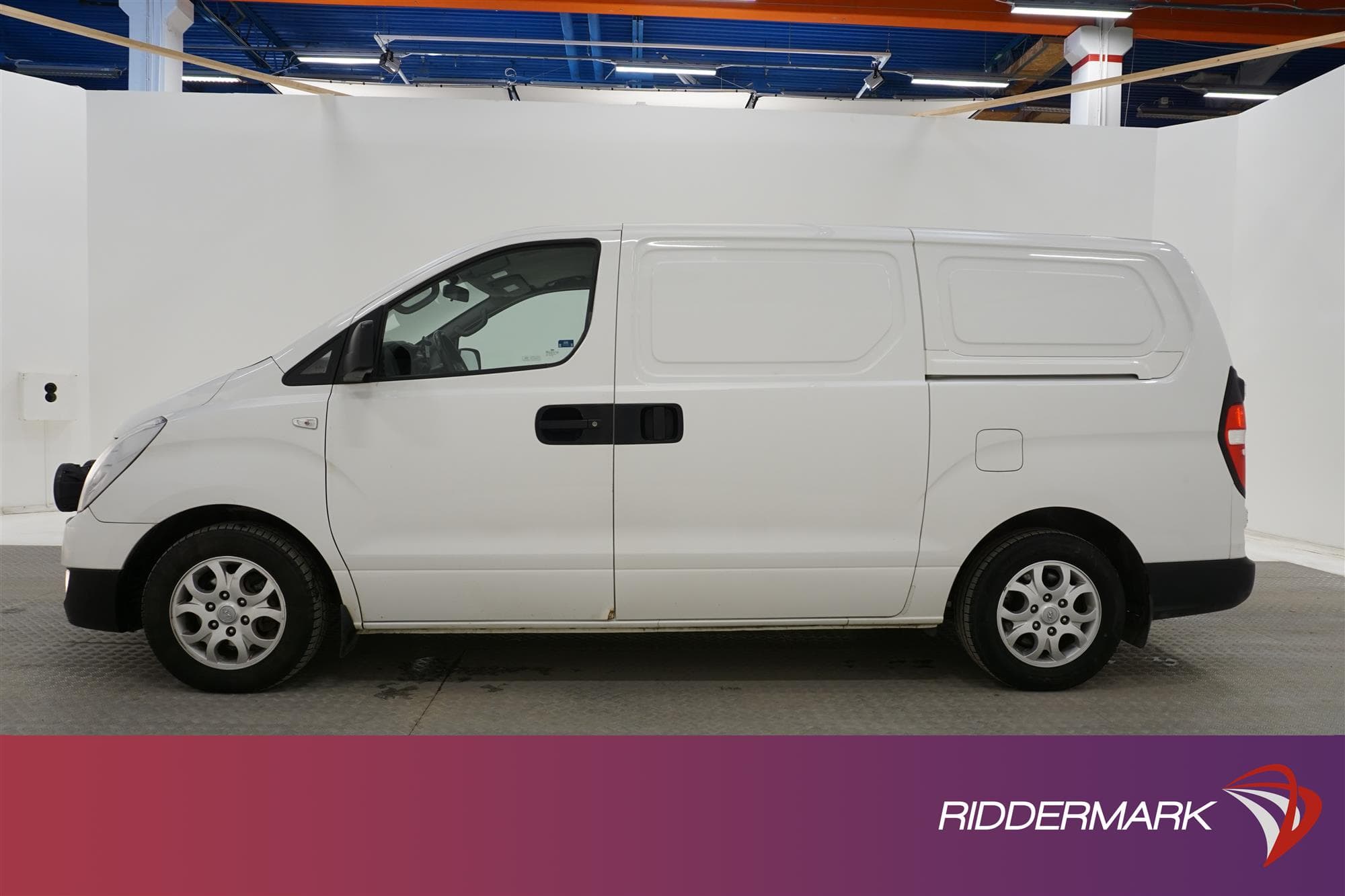Hyundai H-1 2.5 Automat 170hk Lång V-Inredd Drag 