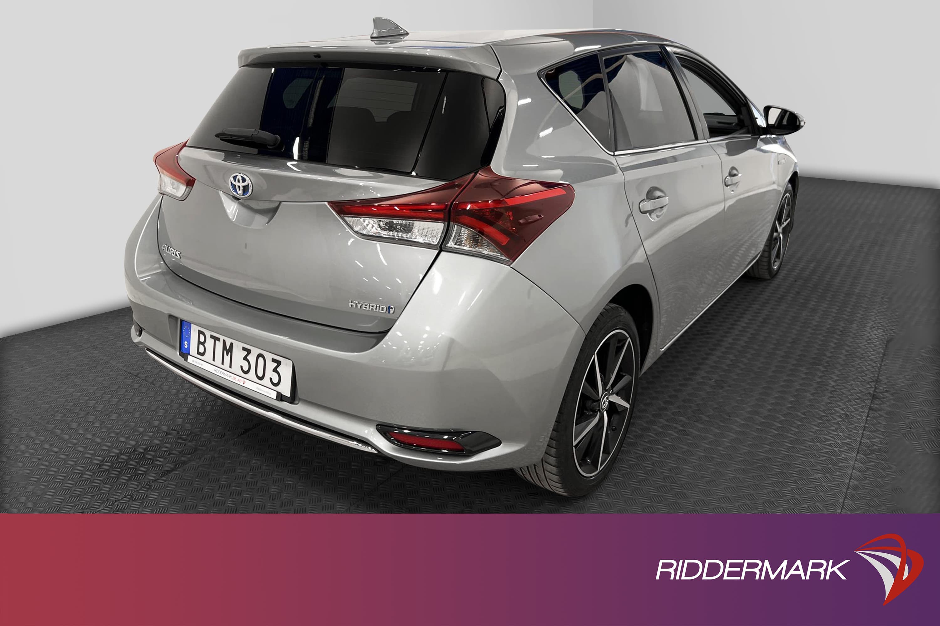 Toyota Auris Hybrid e-CVT 136hk B-Kam 360kr Skatt 0,39L/mil