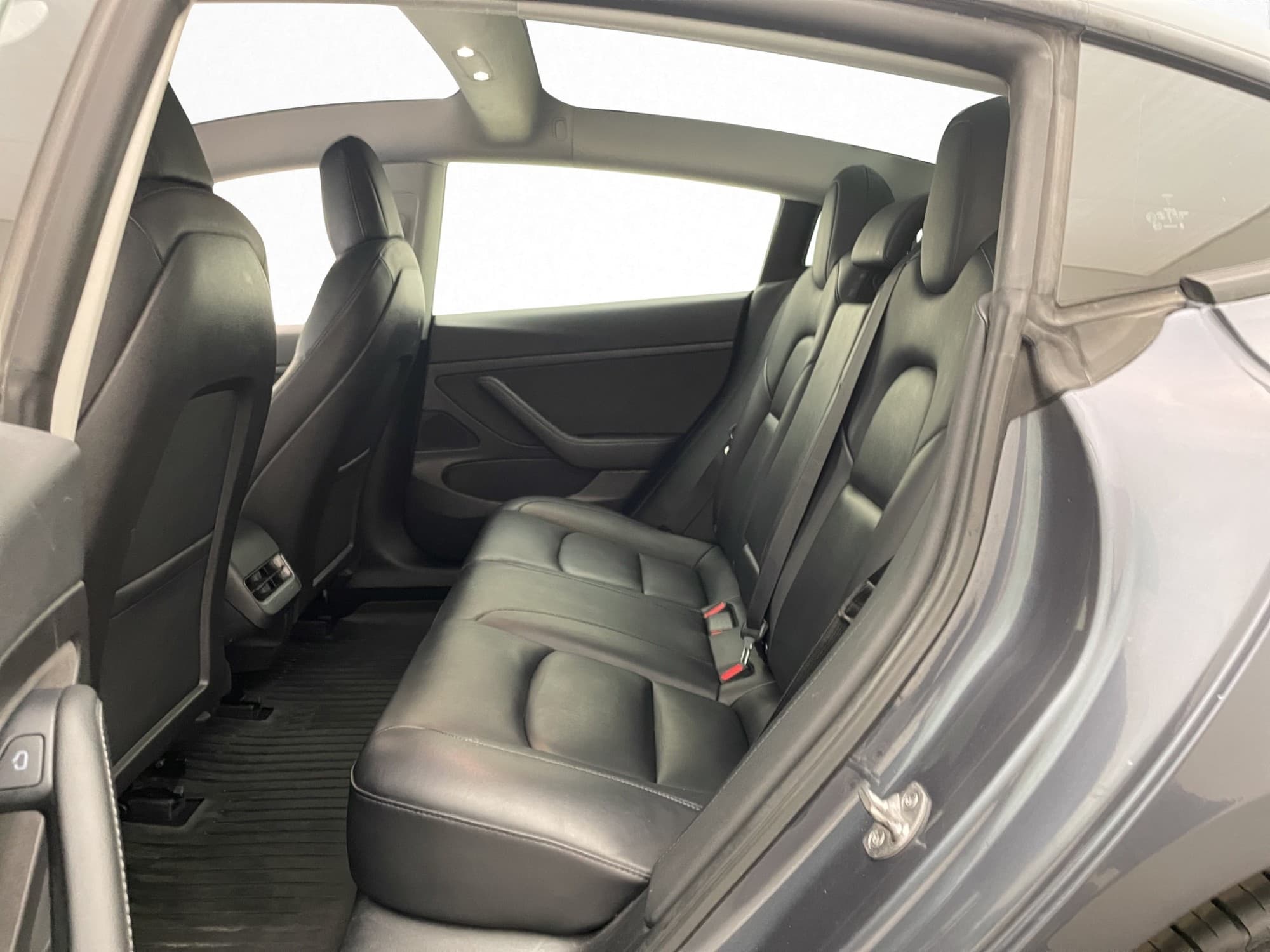 Tesla Model 3 Standard Range Plus Autopilot Svensksåld