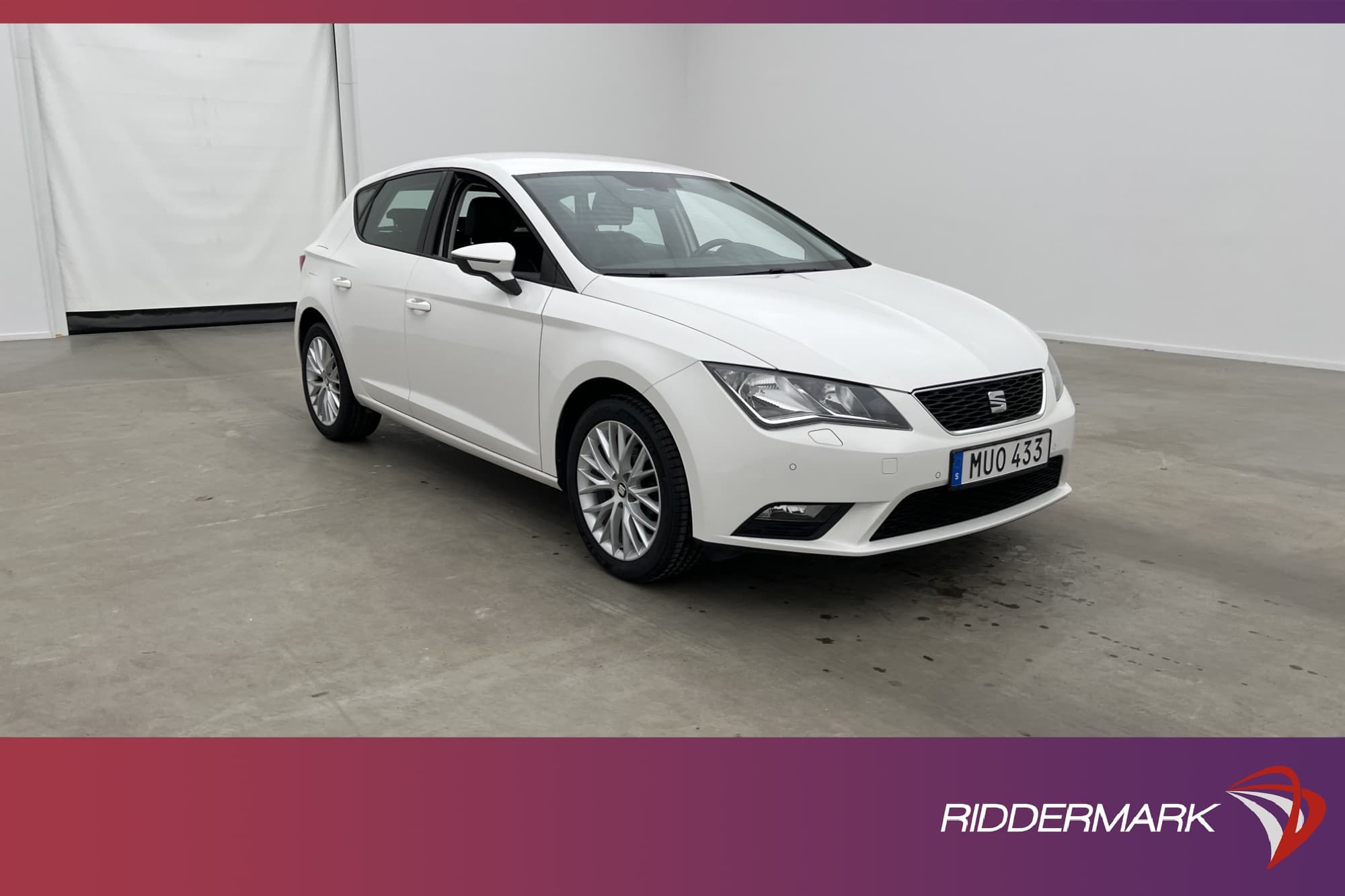 SEAT Leon 1.2 TSI 110hk Style CarPlay Sensorer Låg skatt
