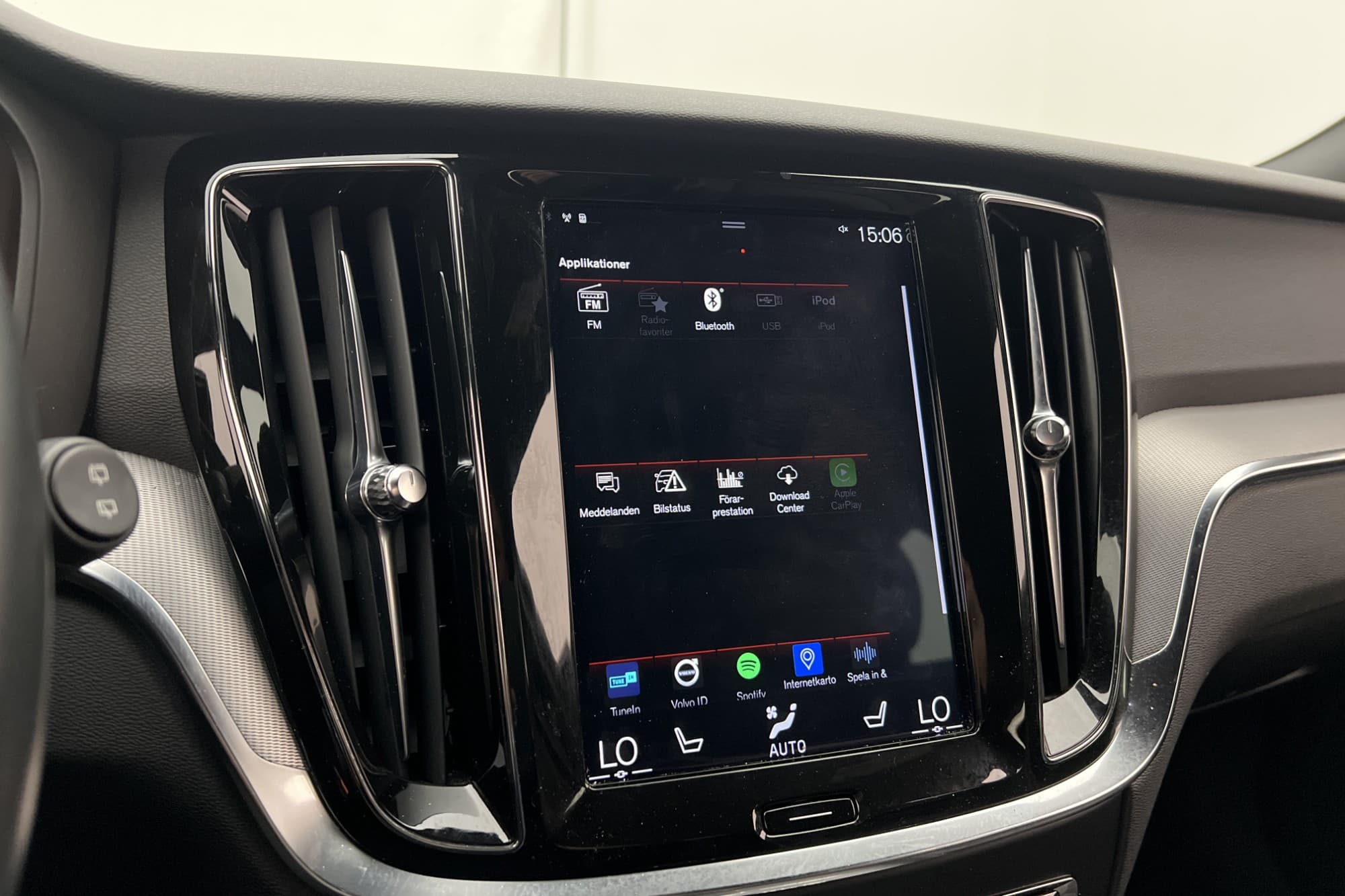 Volvo V60 D3 R-Design Värm Adapt-fart CarPlay Keyless VOC