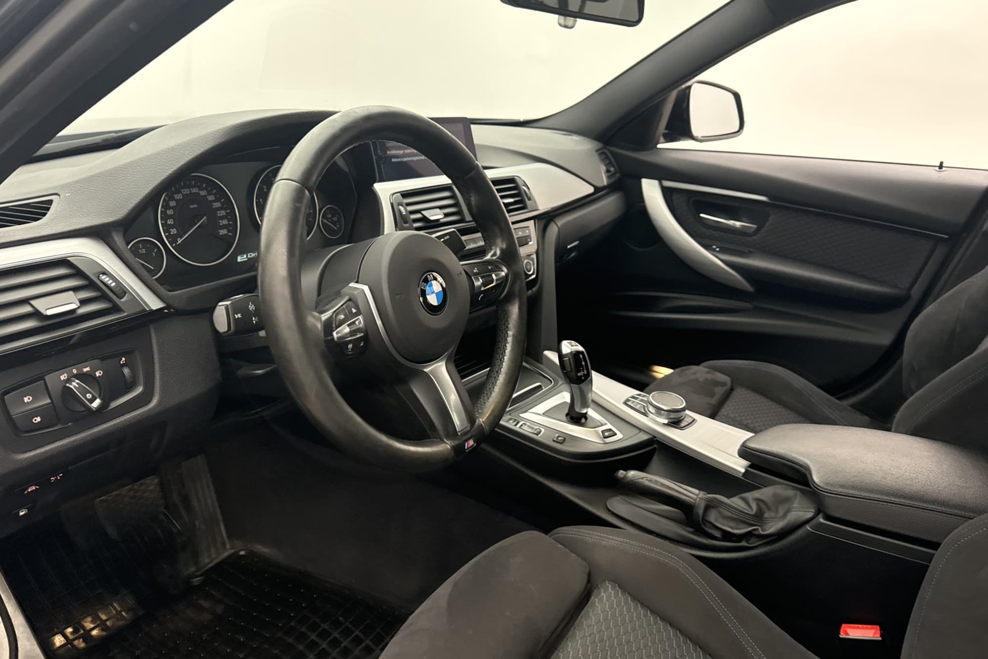 BMW 330 e Sedan 252hk M Sport Navi HiFi Sensorer Adap-fart