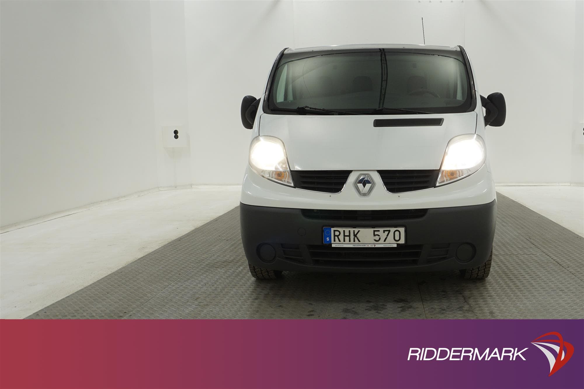 Renault Trafic 2.0dCi 114hk Lång Dragkrok PDC Nyservad