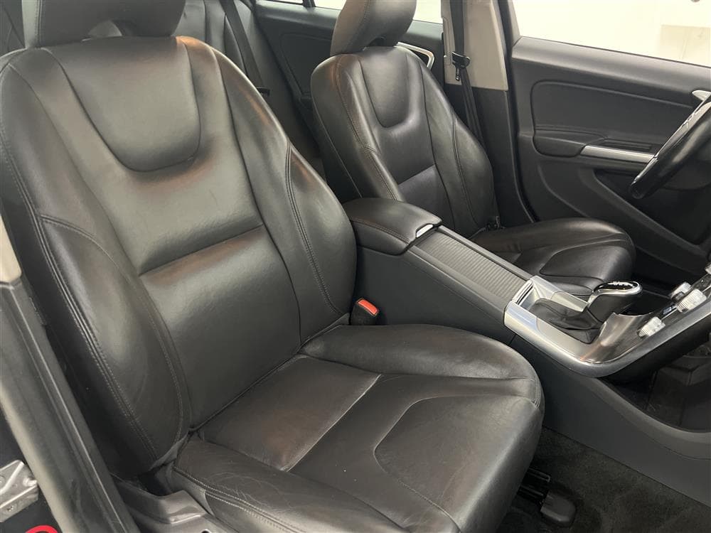 Volvo V60 D4 181hk AWD Summum D-Värm Skinn P-Sens 0,59l/milinteriör