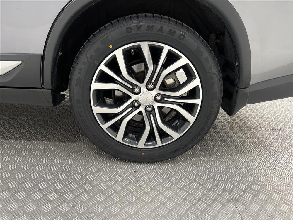 Mitsubishi Outlander 4WD Business Kamera 7-Sits HELG KAMPANJinteriör