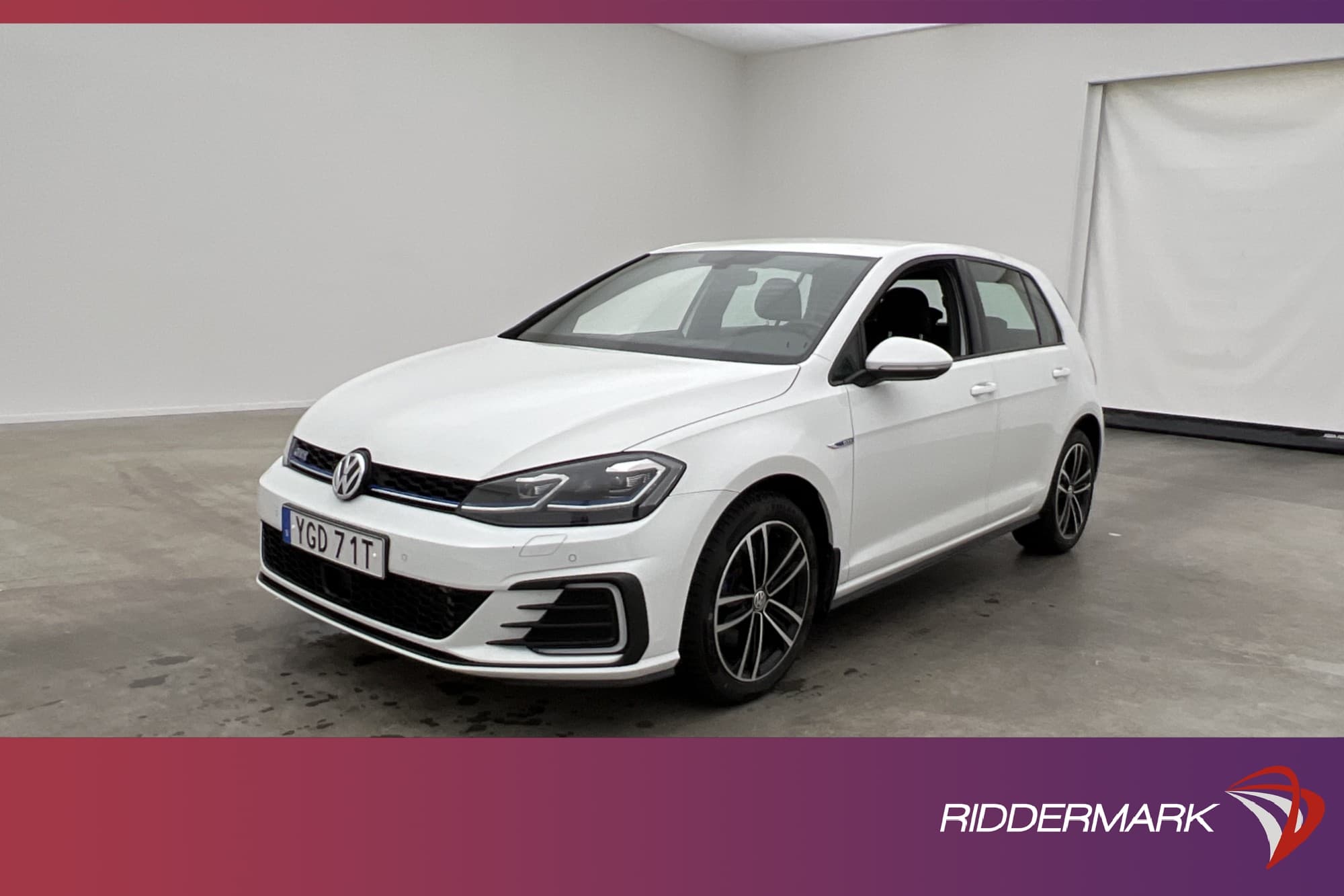 Volkswagen Golf GTE 204hk