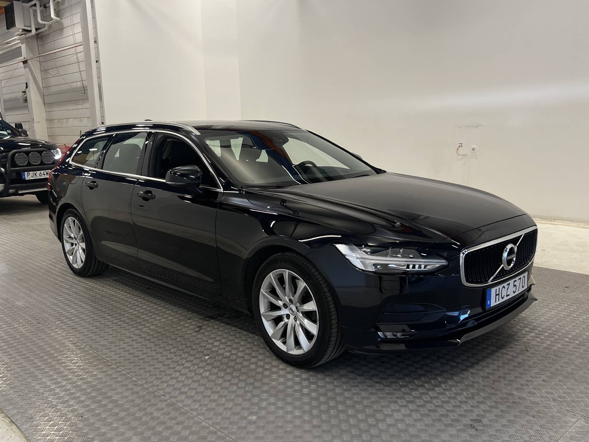 Volvo V90 T4 190hk Momentum B-Värm Navi B-Kam HUD VOC Drag