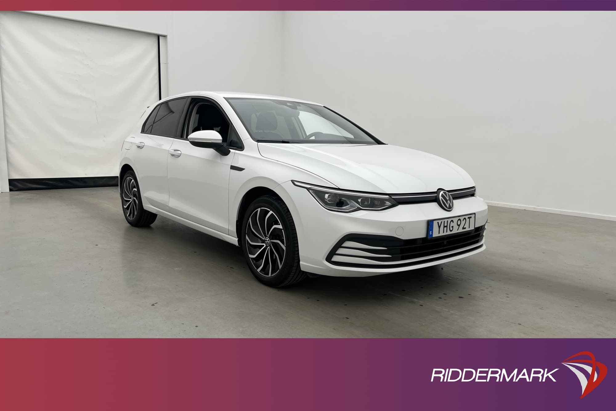 Volkswagen Golf 1.5 eTSI 150hk Värmare Sensorer Navi CarPlay