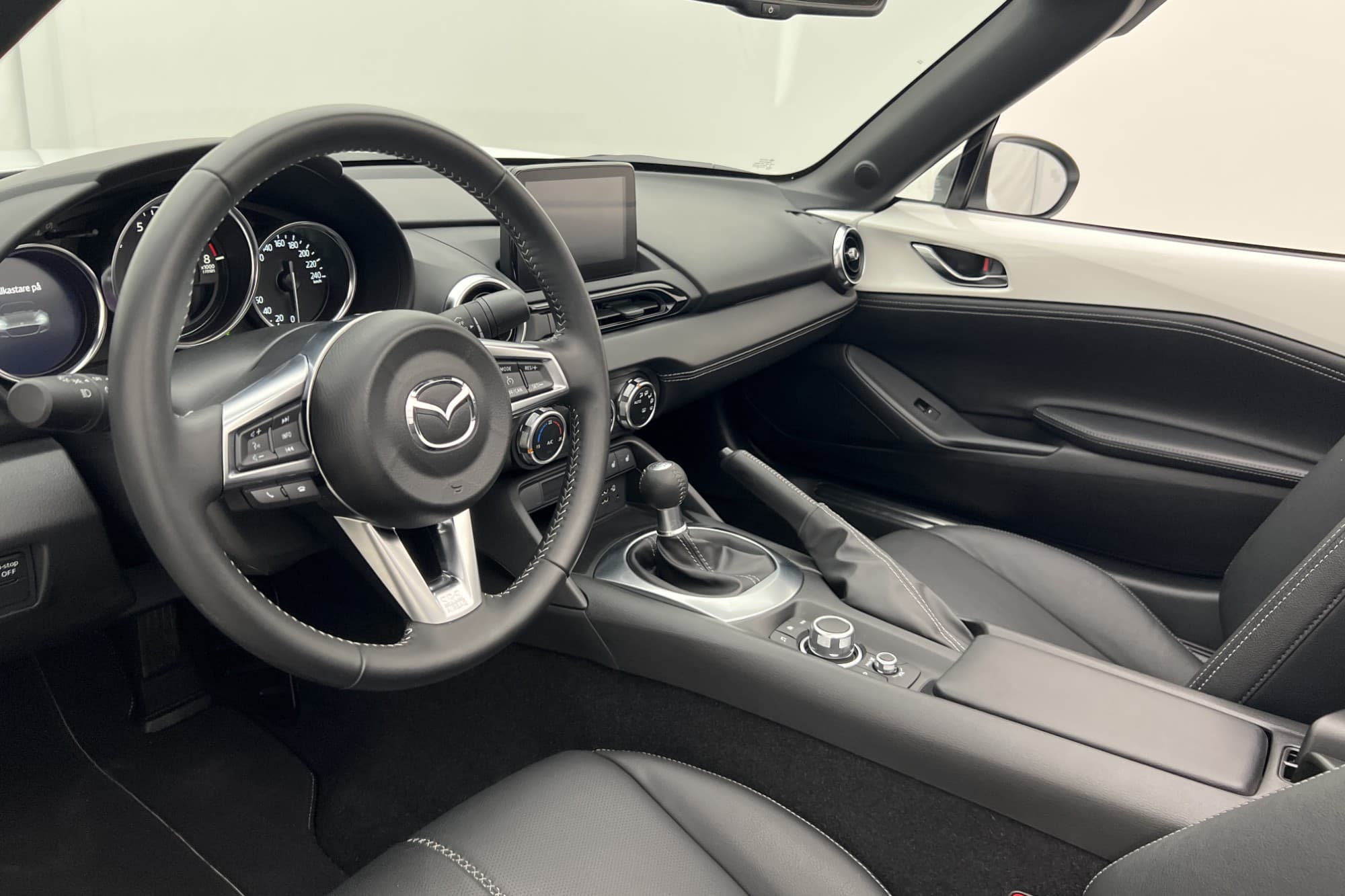 Mazda MX-5 2.0 SKYACTIV-G 184hk Skinn Bluetooth P-sensorer