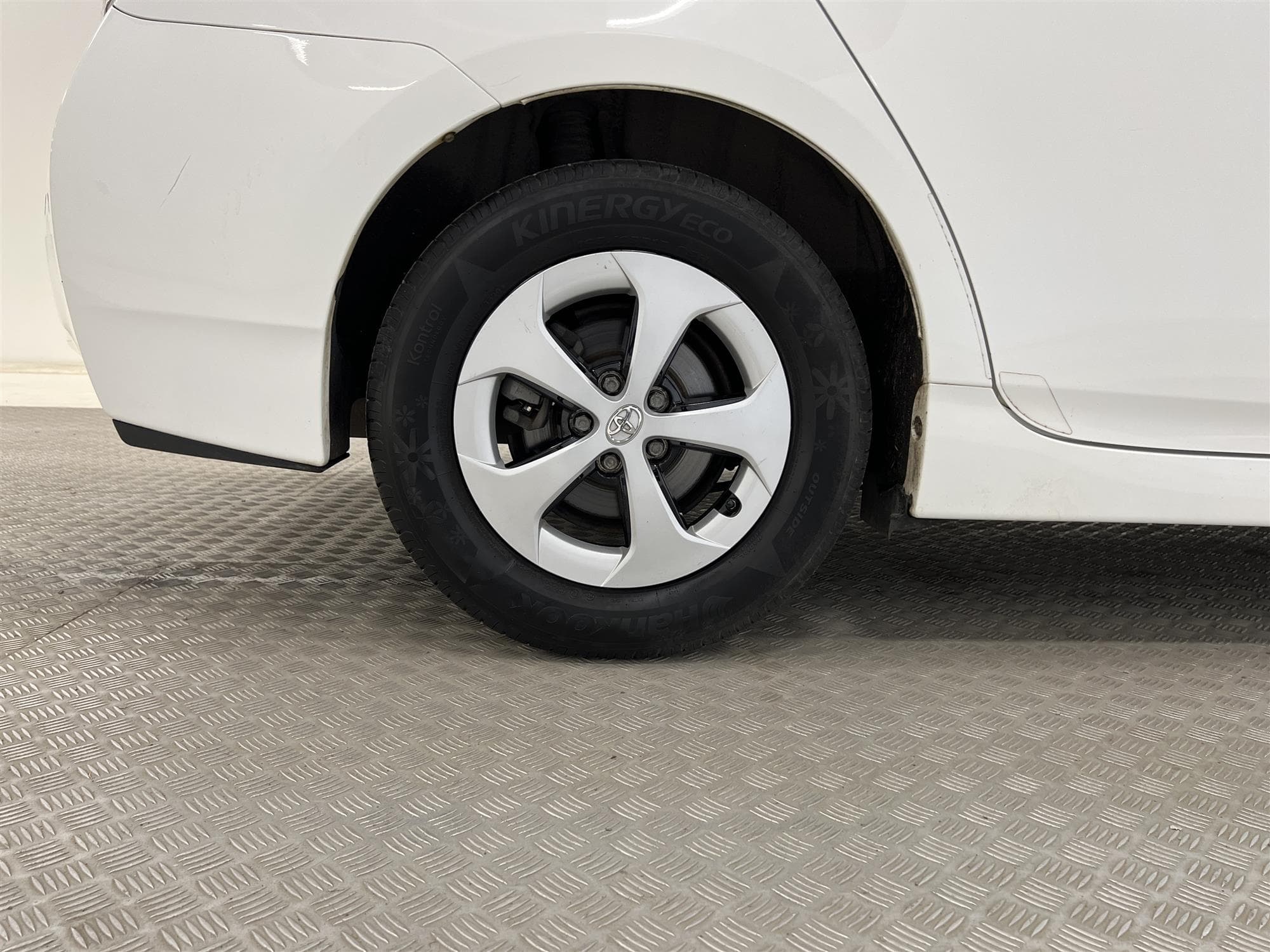 Toyota Prius Hybrid CVT 136hk B-Kamera 360kr Skatt 0,39L/mil
