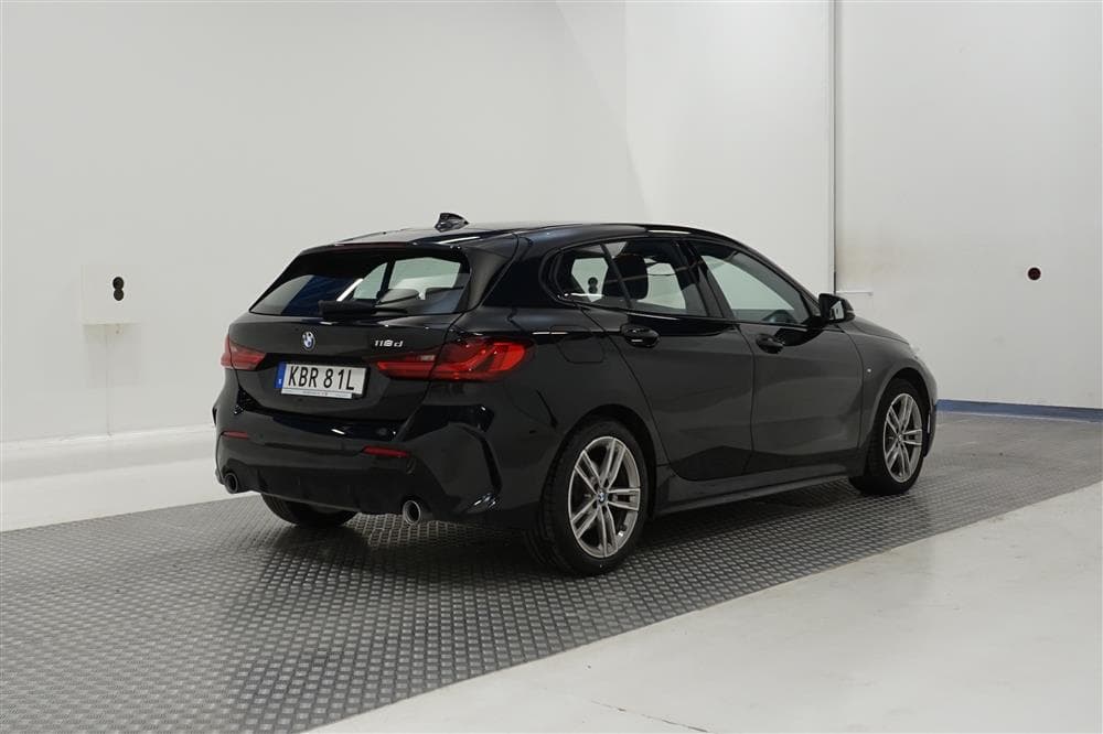 BMW 118d 150hk M-Sport Connected Driveexteriör