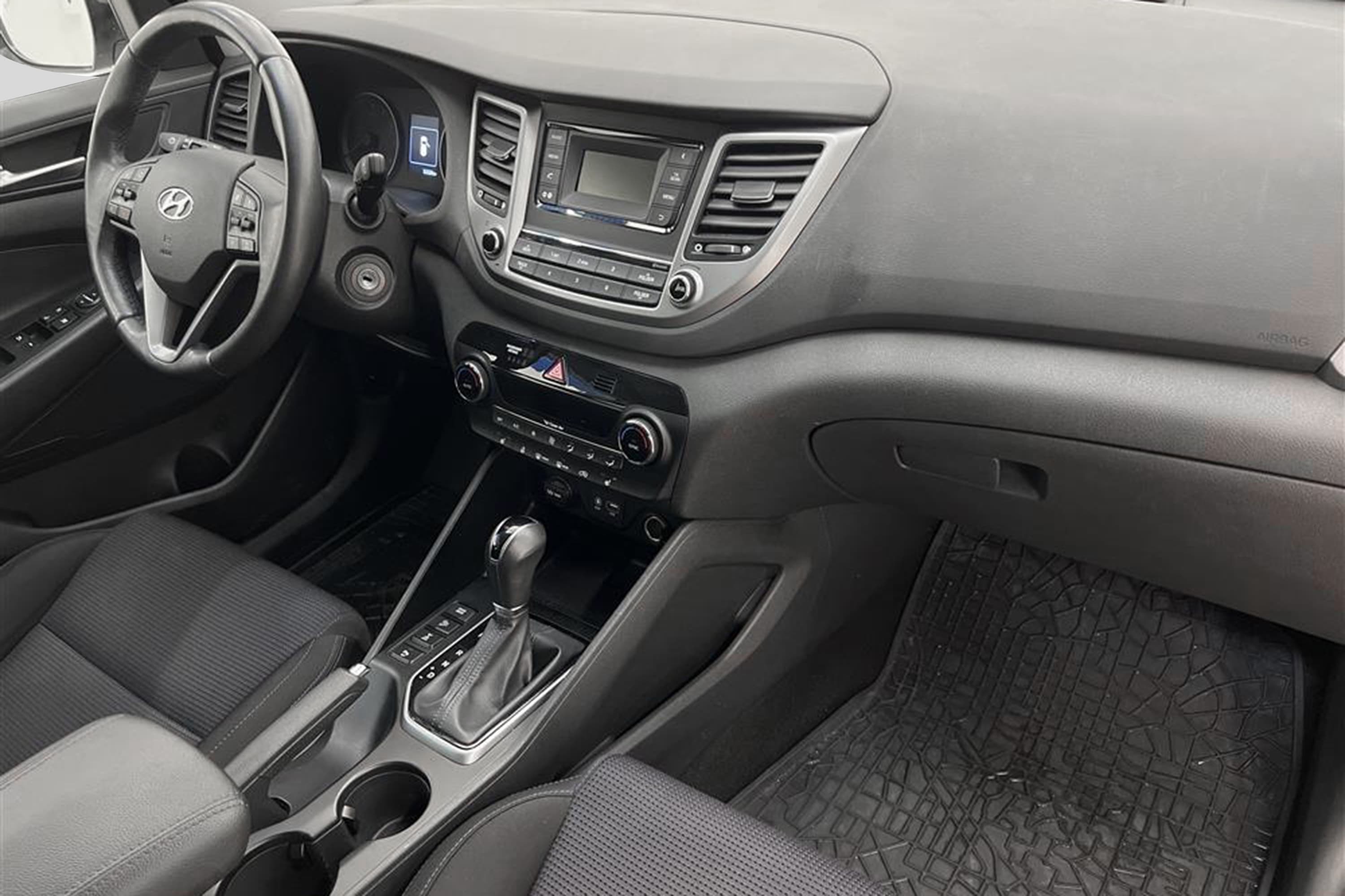 Hyundai Tucson 1.6T 4WD 177hk P-sensor Rattvärme Draginteriör