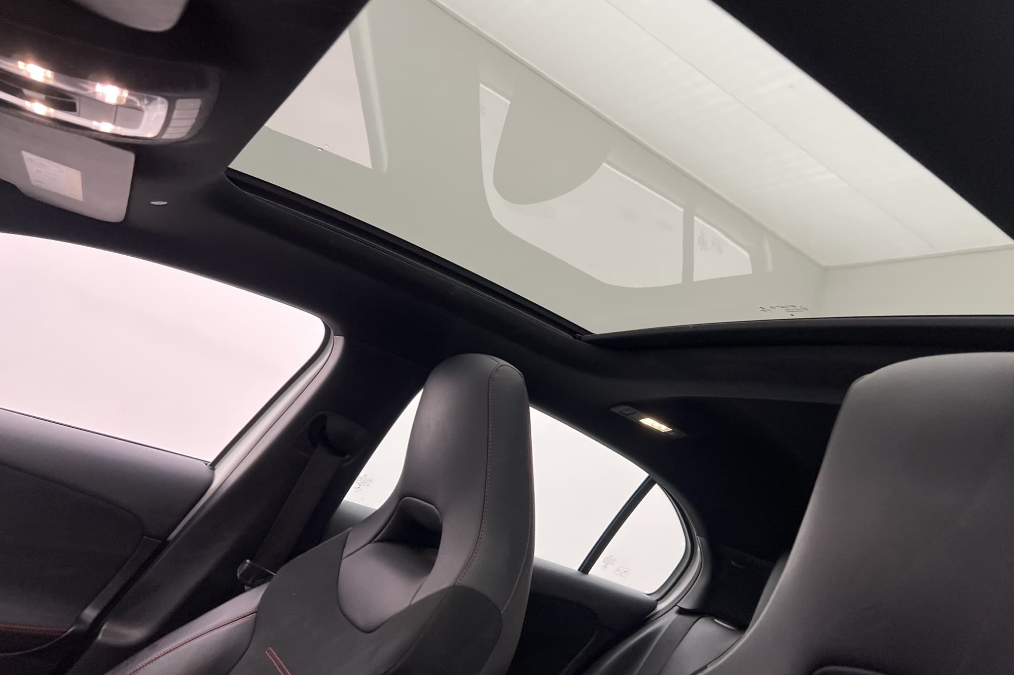 Mercedes-Benz A 200 AMG Panorama Cockpit Kamera Navigation