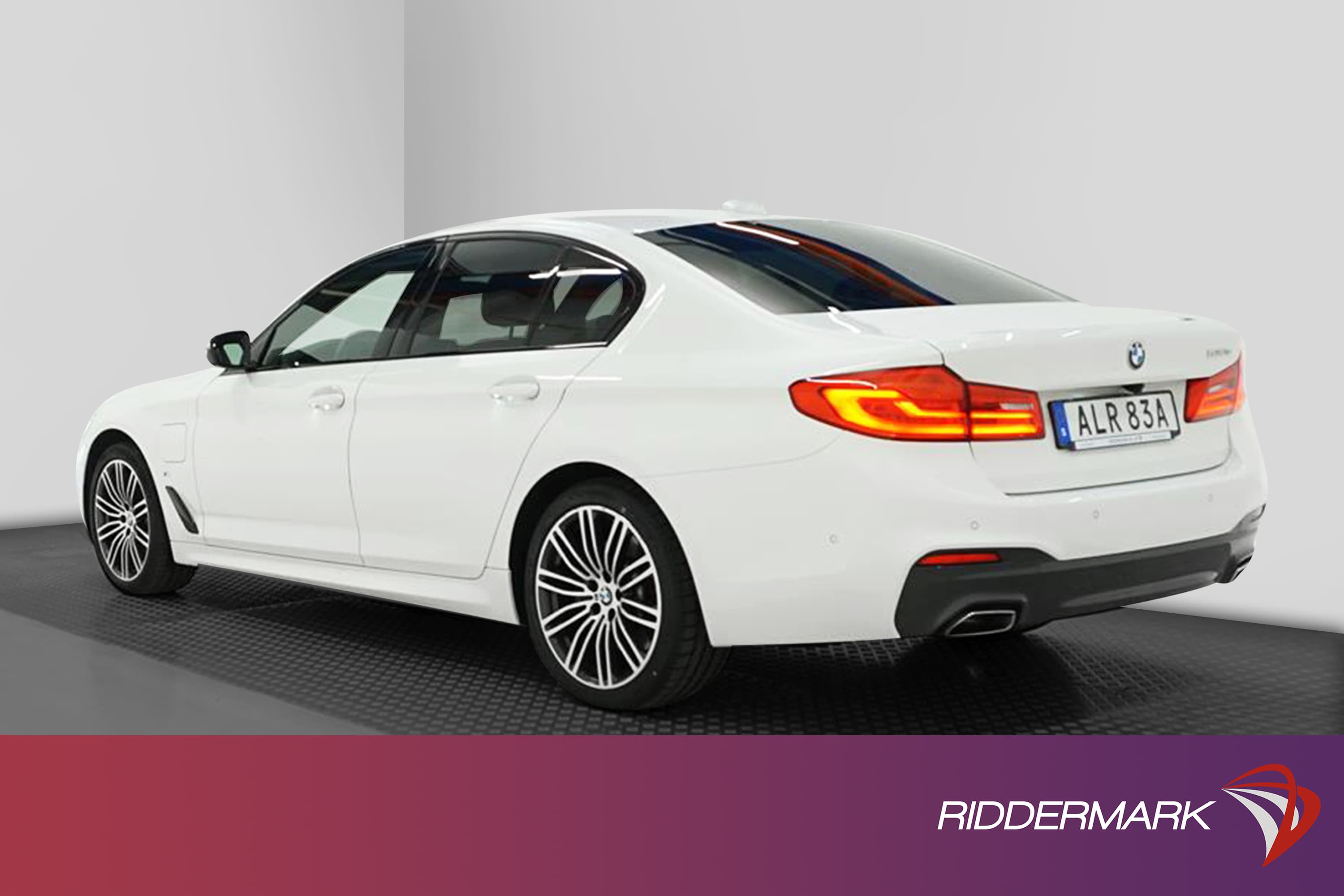 BMW 530e iPerformance 252hk M Sport Backkamera HiFi Naviexteriör