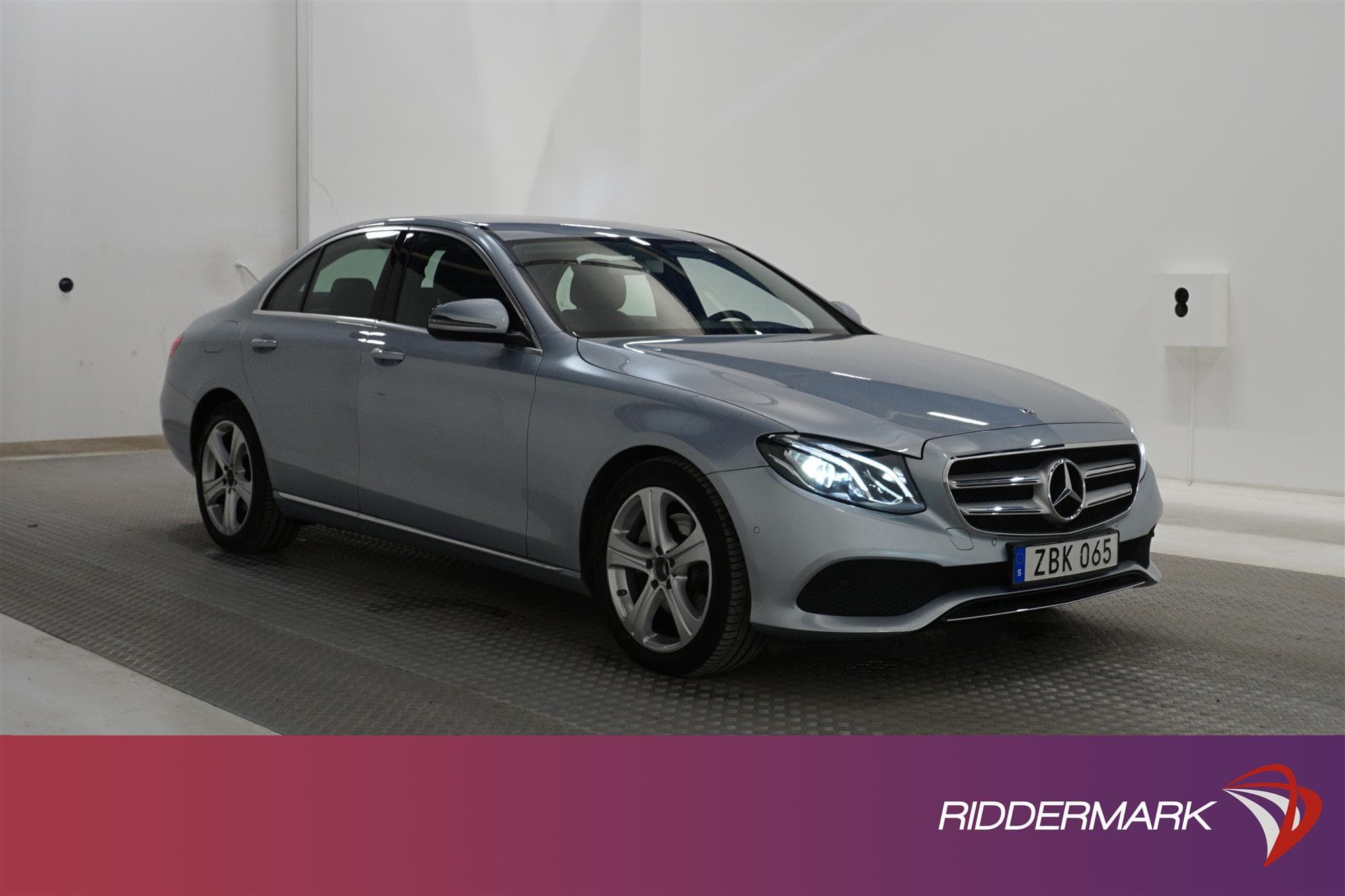 Mercedes-Benz E 220 d 4Matic Navi Backkamera PDC 0.47l/mil