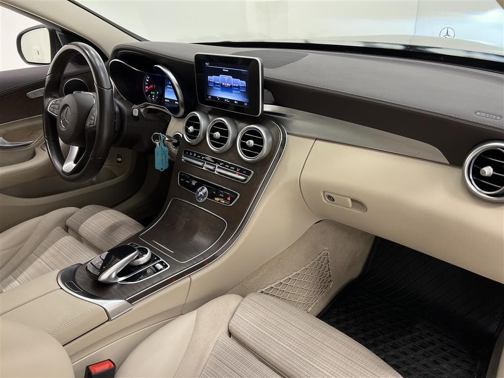 Mercedes-Benz C 250d 4MATIC 204hk Backkamera Drag 0,46l/milinteriör