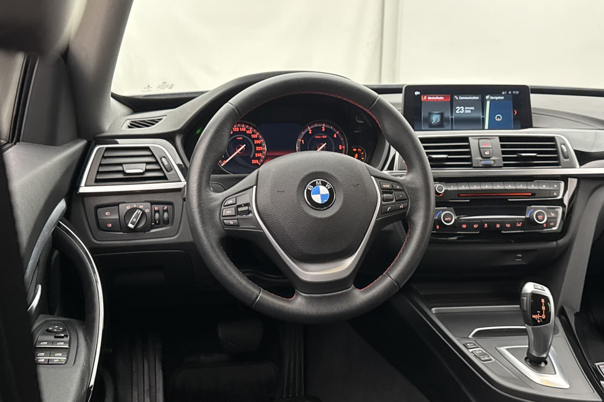BMW 320 d xDrive Gran Turismo Sport line Cockpit  Navi