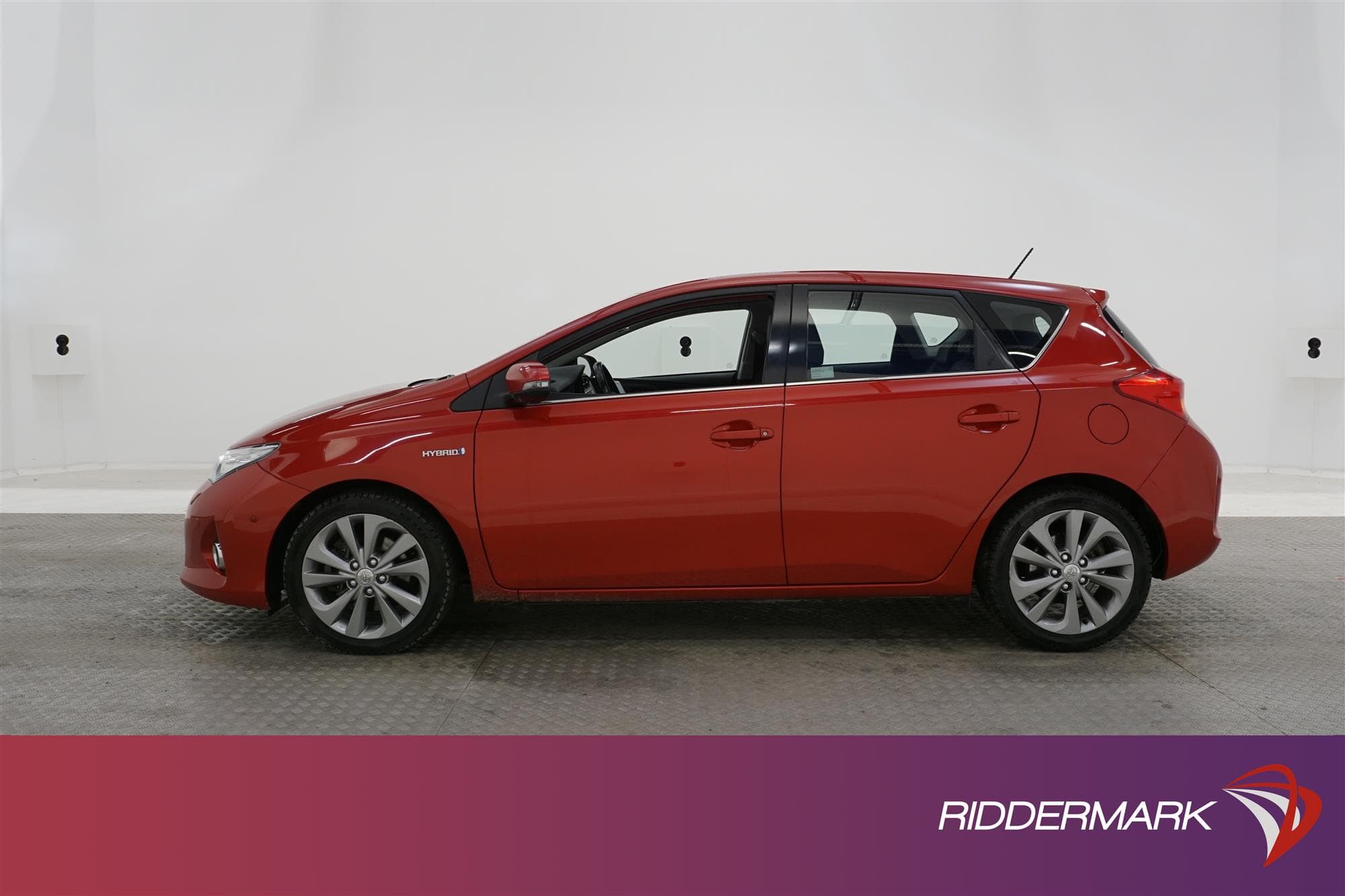 Toyota Auris Hybrid e-CVT 136hk