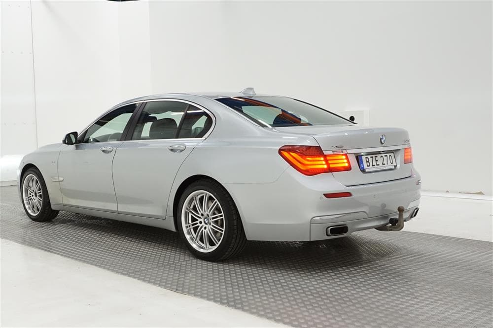 BMW 740d xDrive 313hk M-Sport H/K T-lucka HUD GPS B-kam Drag