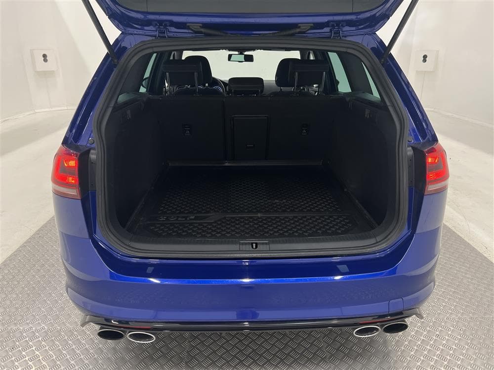 Volkswagen Golf 2.0 TSI R 4Motion 300hk Dynaudio Navigationinteriör