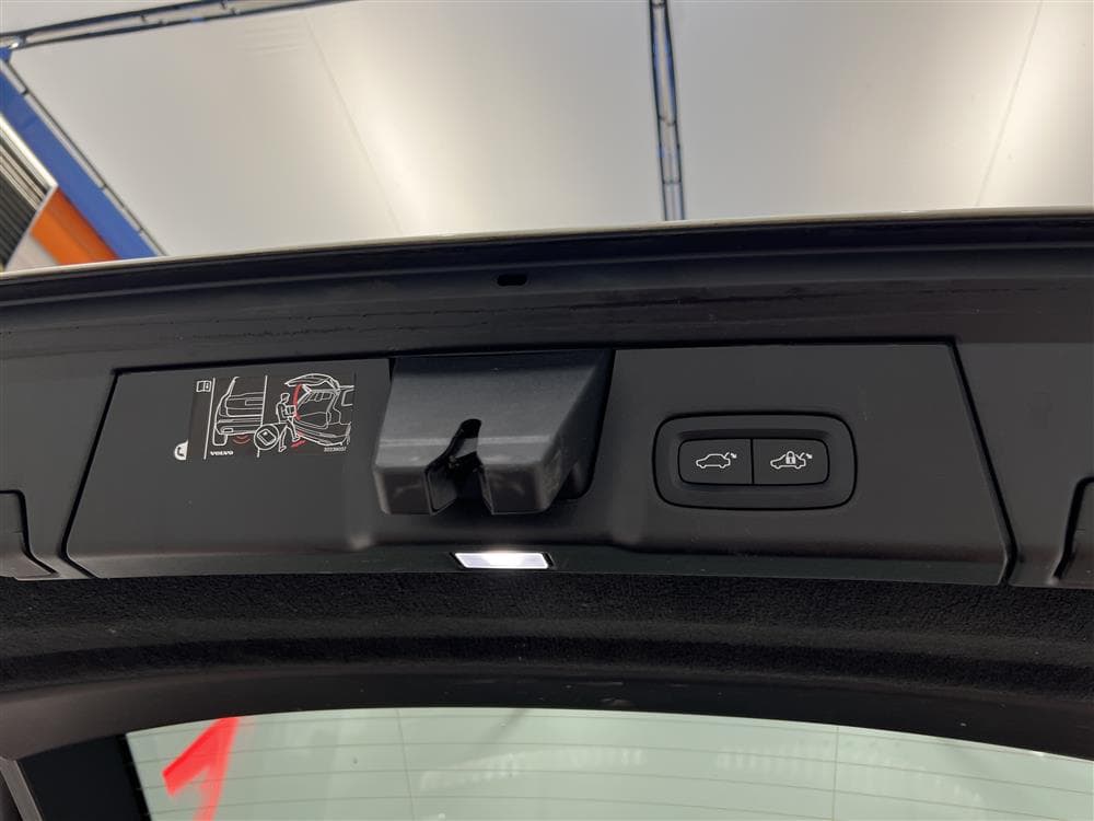 Volvo V90 Cross Country D4 AWD Pro VOC Värmare Navi Drag