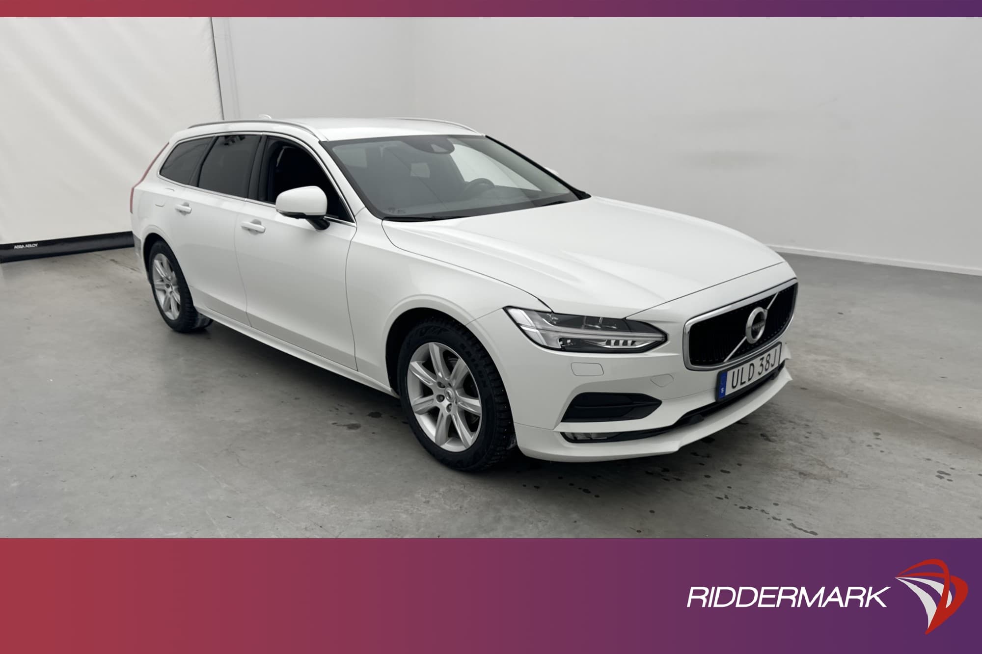 Volvo V90 D4