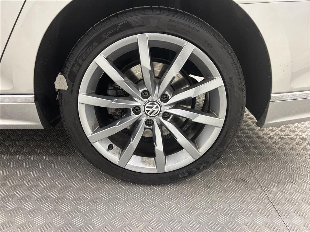 Volkswagen Passat 2.0 TDI 4M R-line Cockpit D-värm B-kamerainteriör