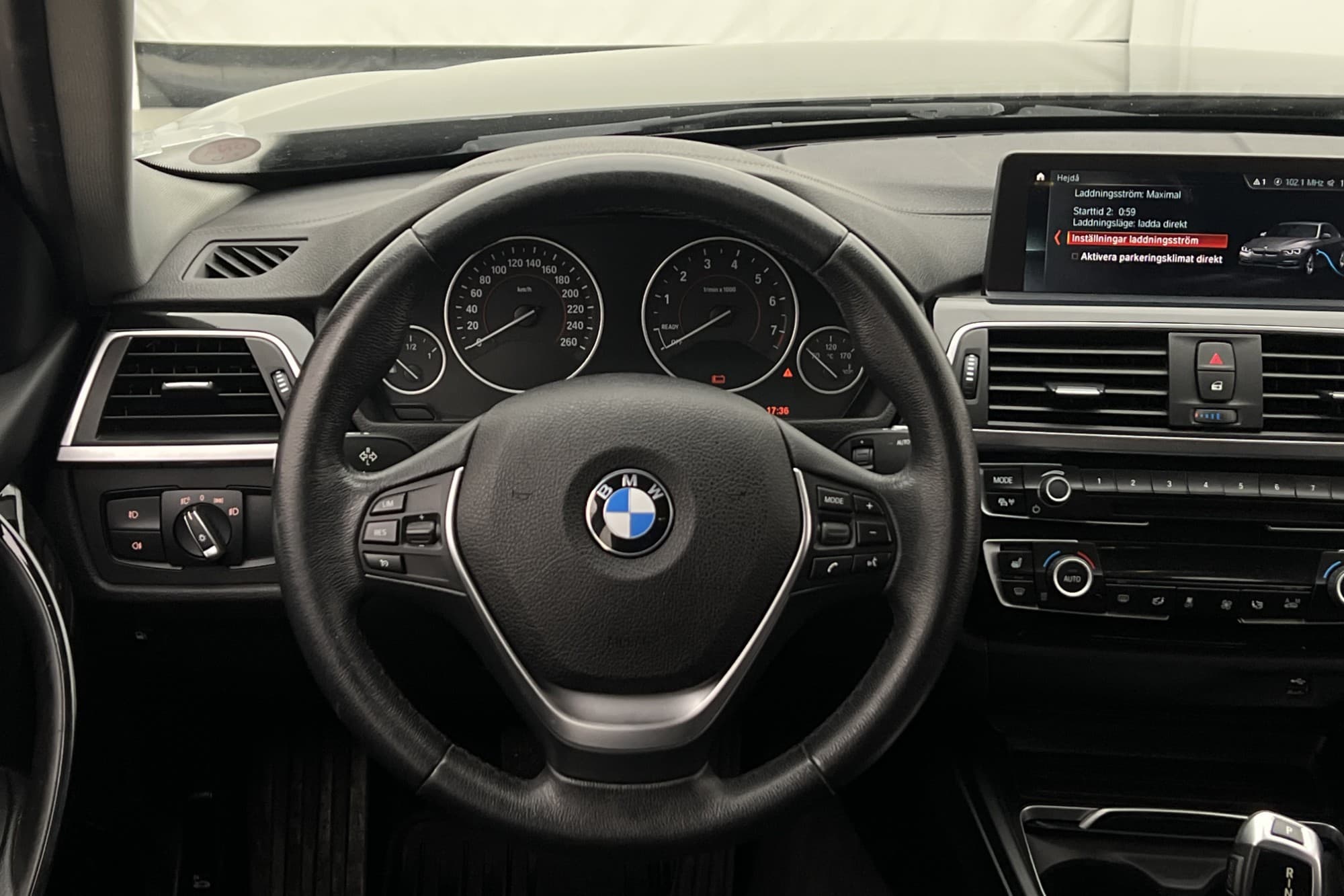 BMW 330 e Sedan Sport line Navigation P-Sensorer Keyless